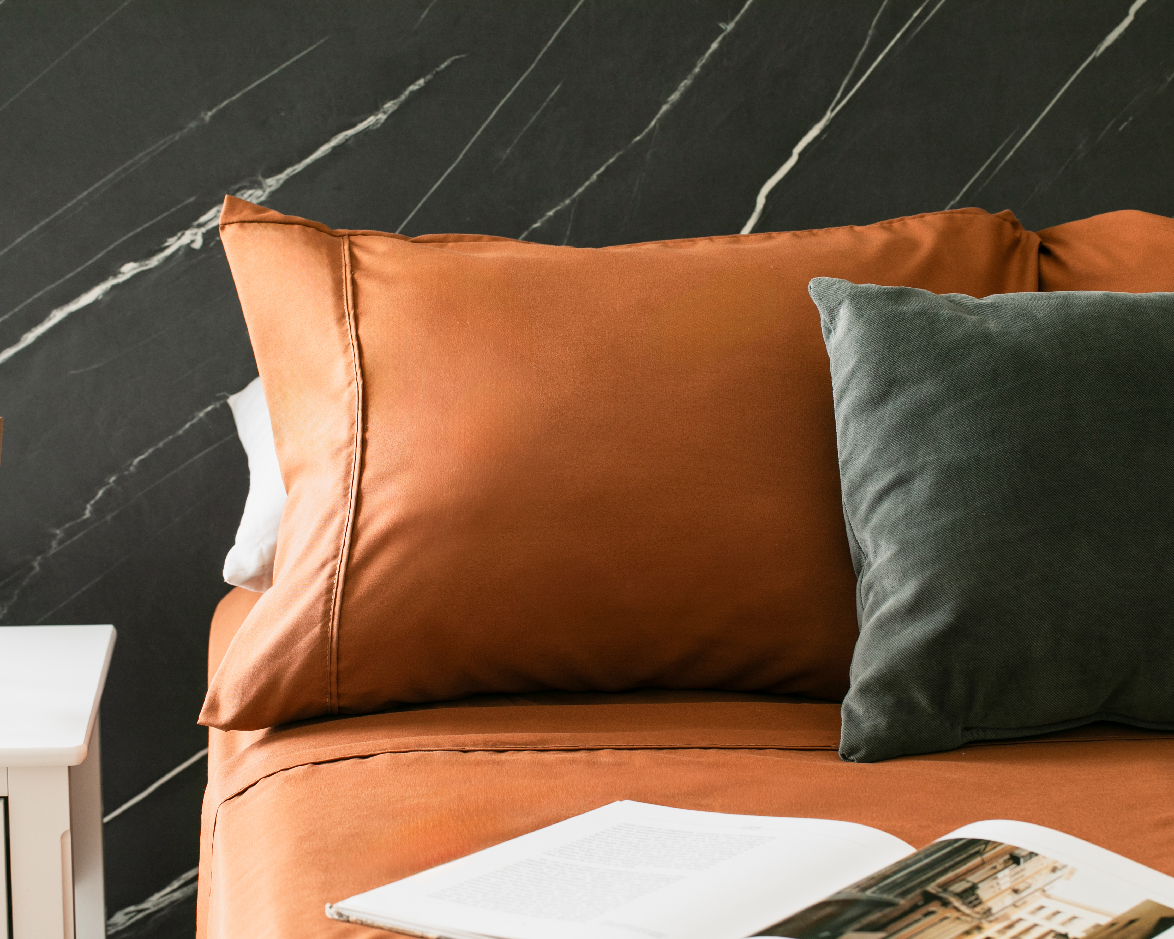 Sábana King Size con Funda para Almohadas Starhaus Sula Café 4 Piezas