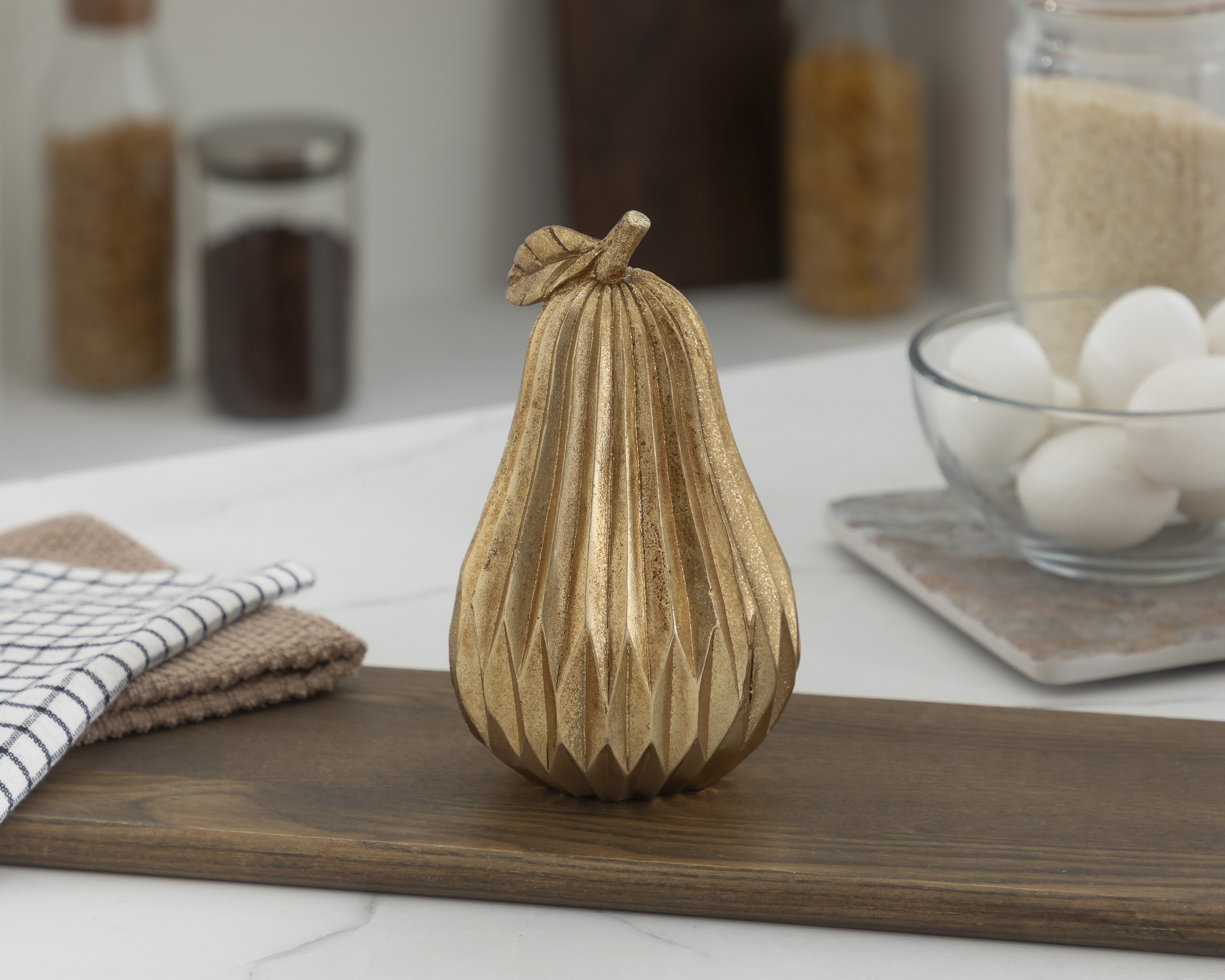 Foto 5 pulgar | Foto 4 | Escultura de Pera Darby de Poliresina