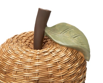 Foto 3 | Foto 3 | Escultura de Manzana Syntara A de Poliresina