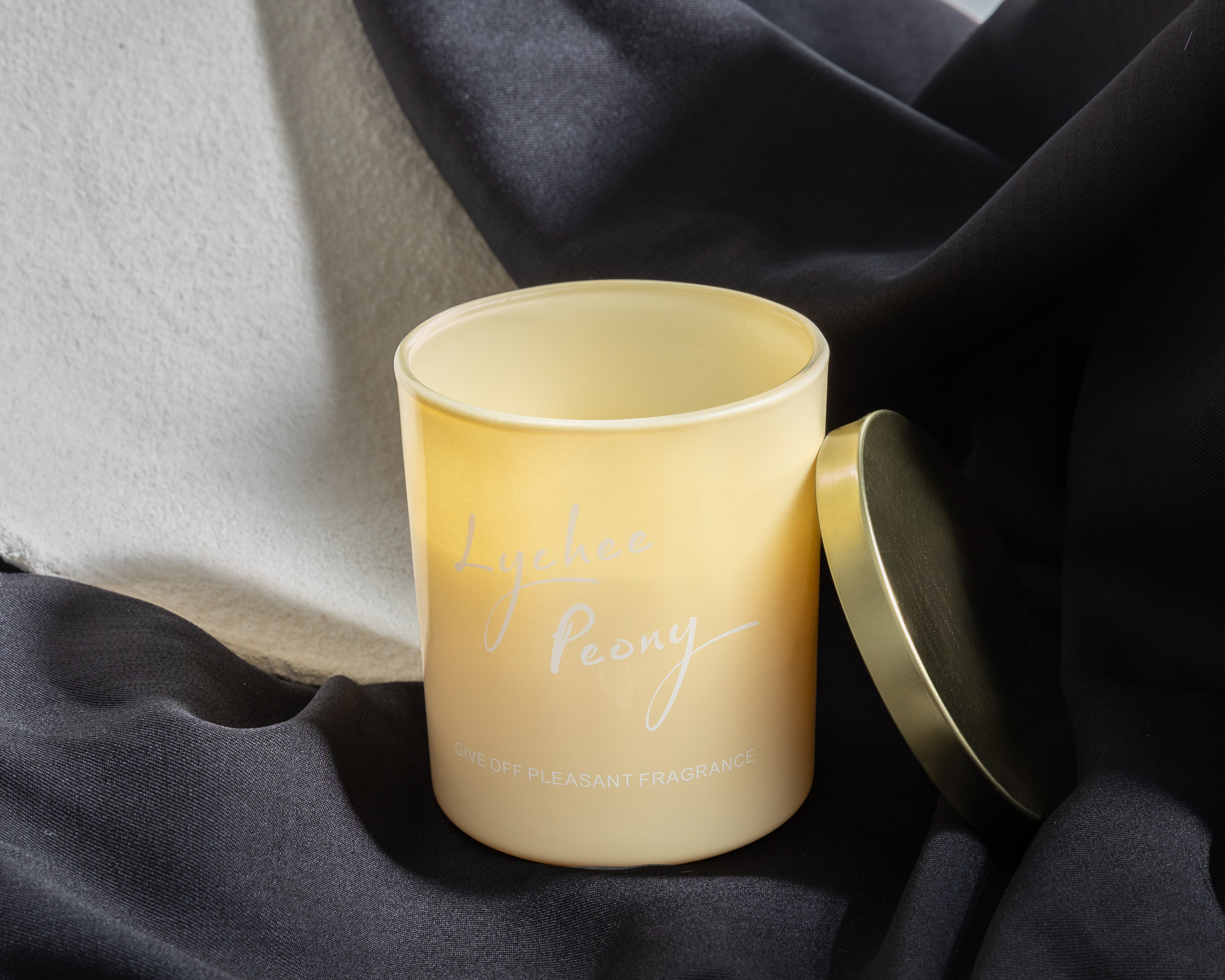 Foto 5 pulgar | Foto 4 | Vela Aromática Lycheeu & Peony