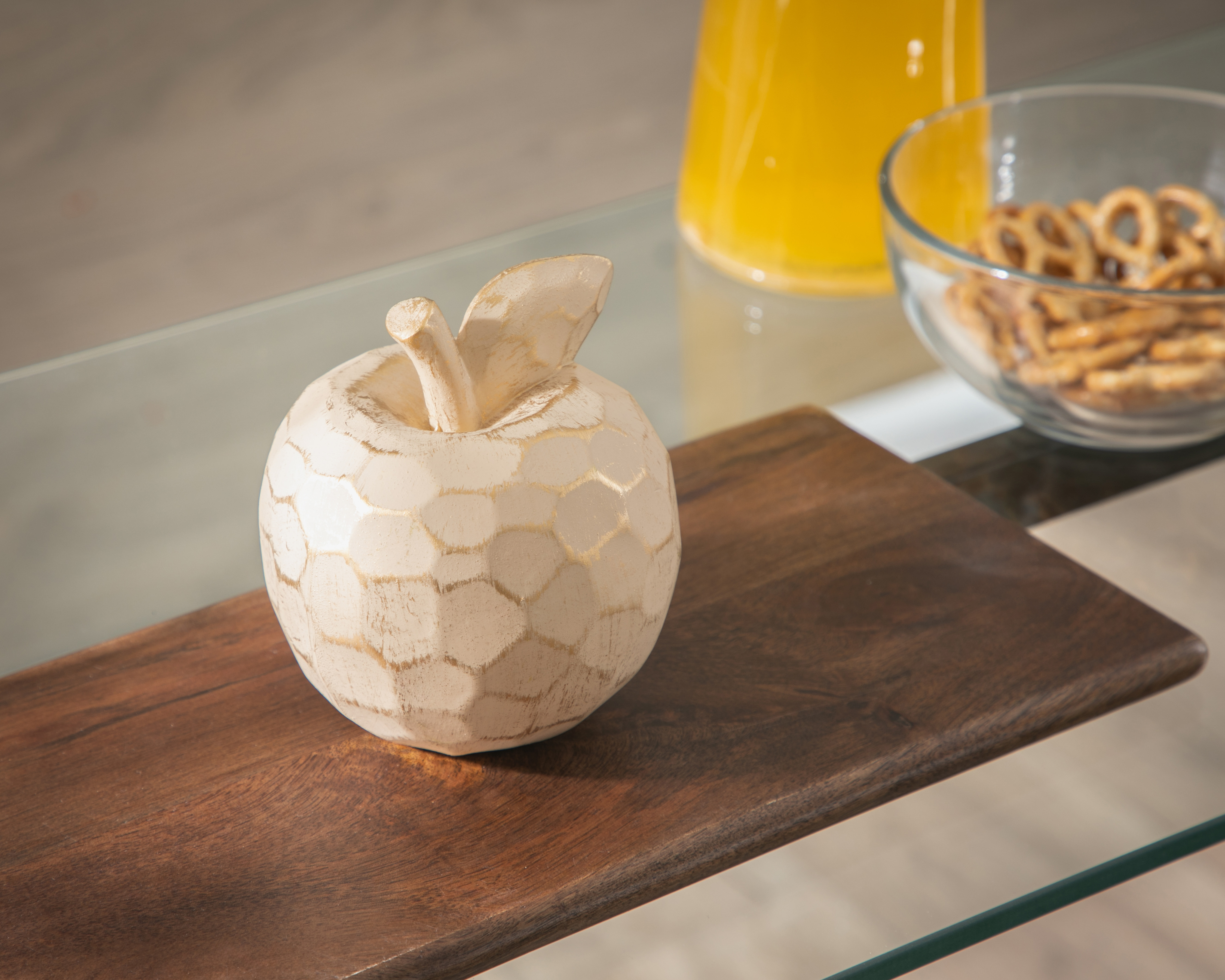 Foto 4 | Foto 4 | Escultura de Manzana Manzim de Resina