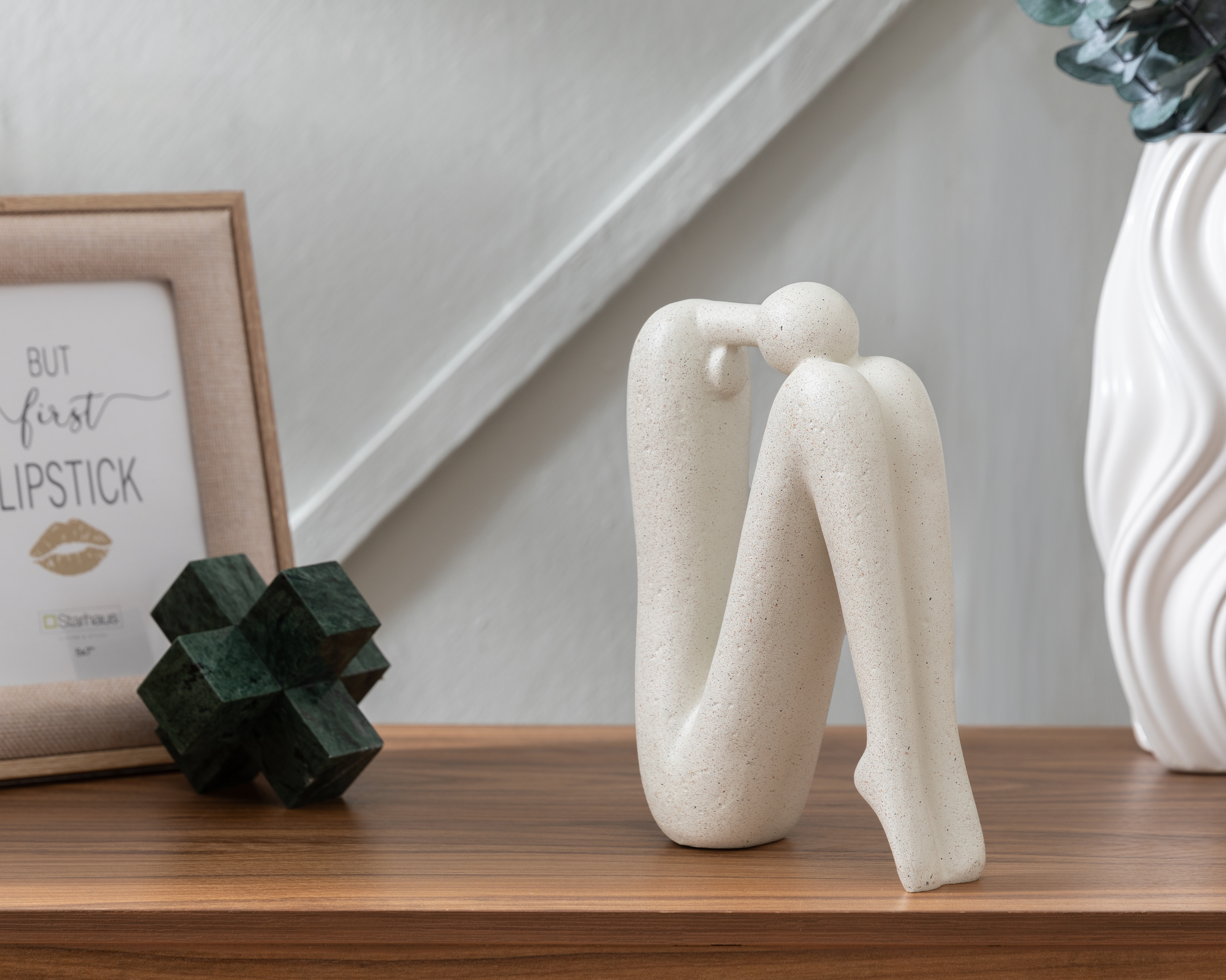 Foto 5 | Foto 5 | Escultura de Mujer Flann de Poliresina