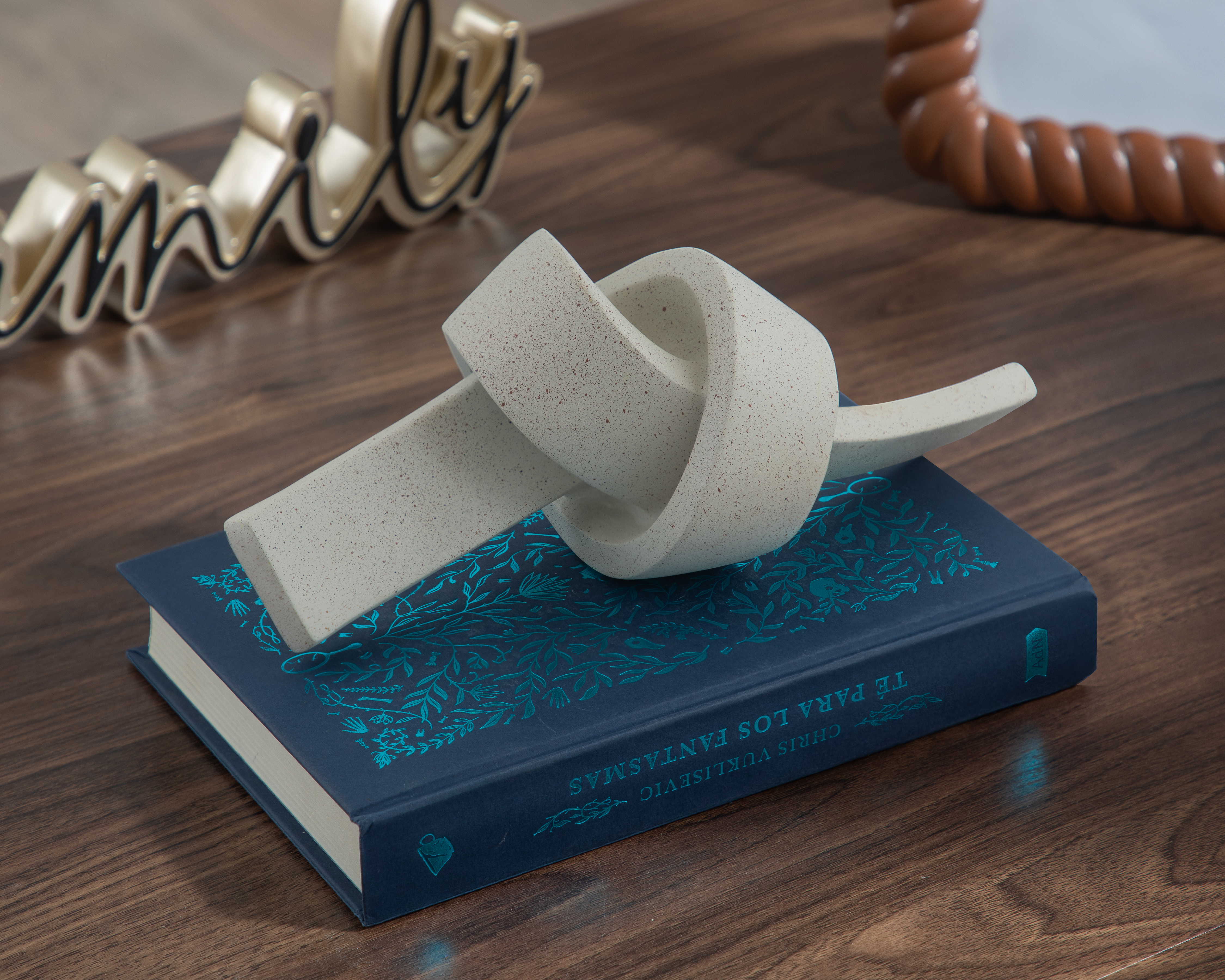 Foto 5 | Foto 5 | Escultura de Nudo Faolan de Poliresina