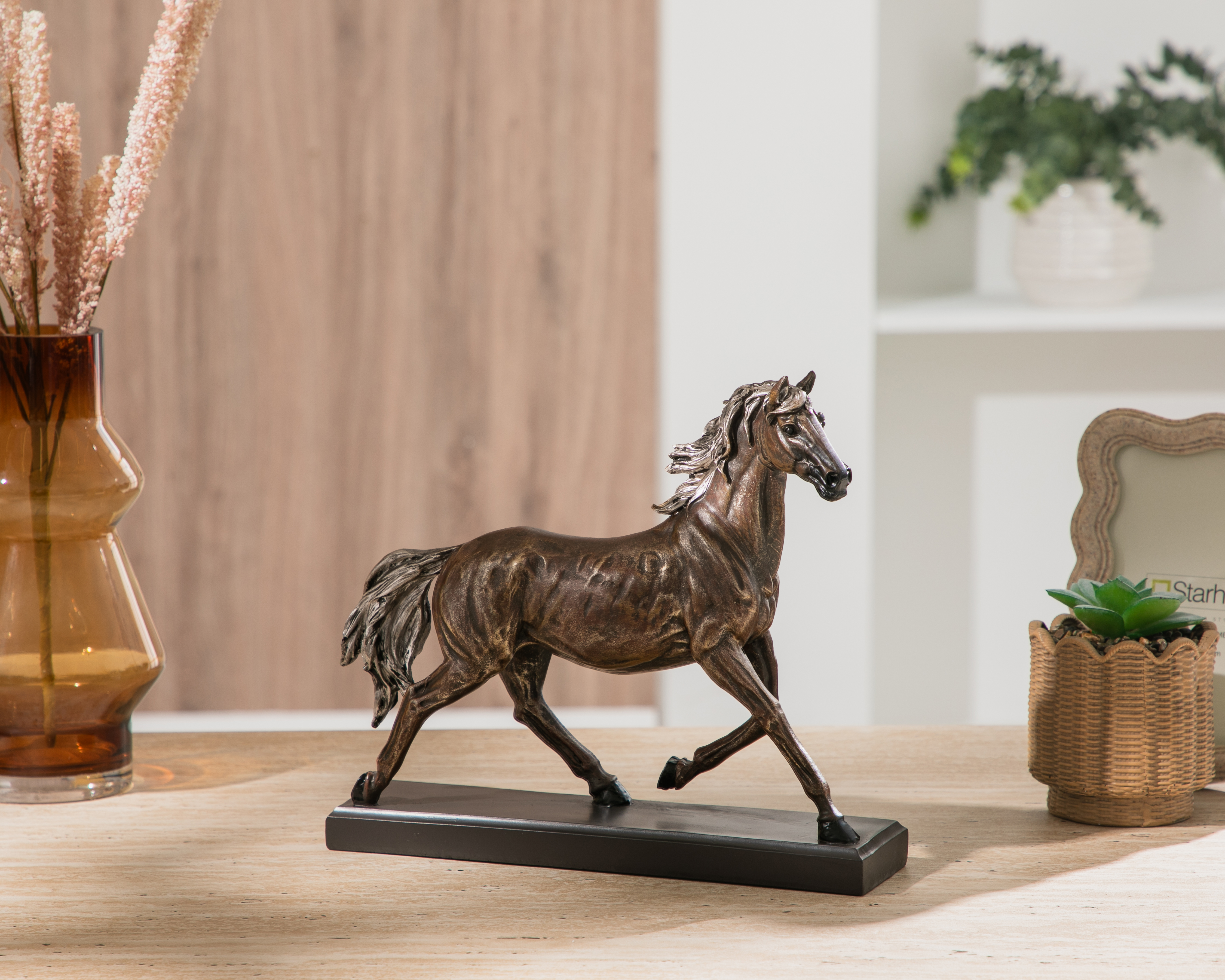 Foto 6 pulgar | Foto 5 | Escultura de Caballo Rennys de Poliresina