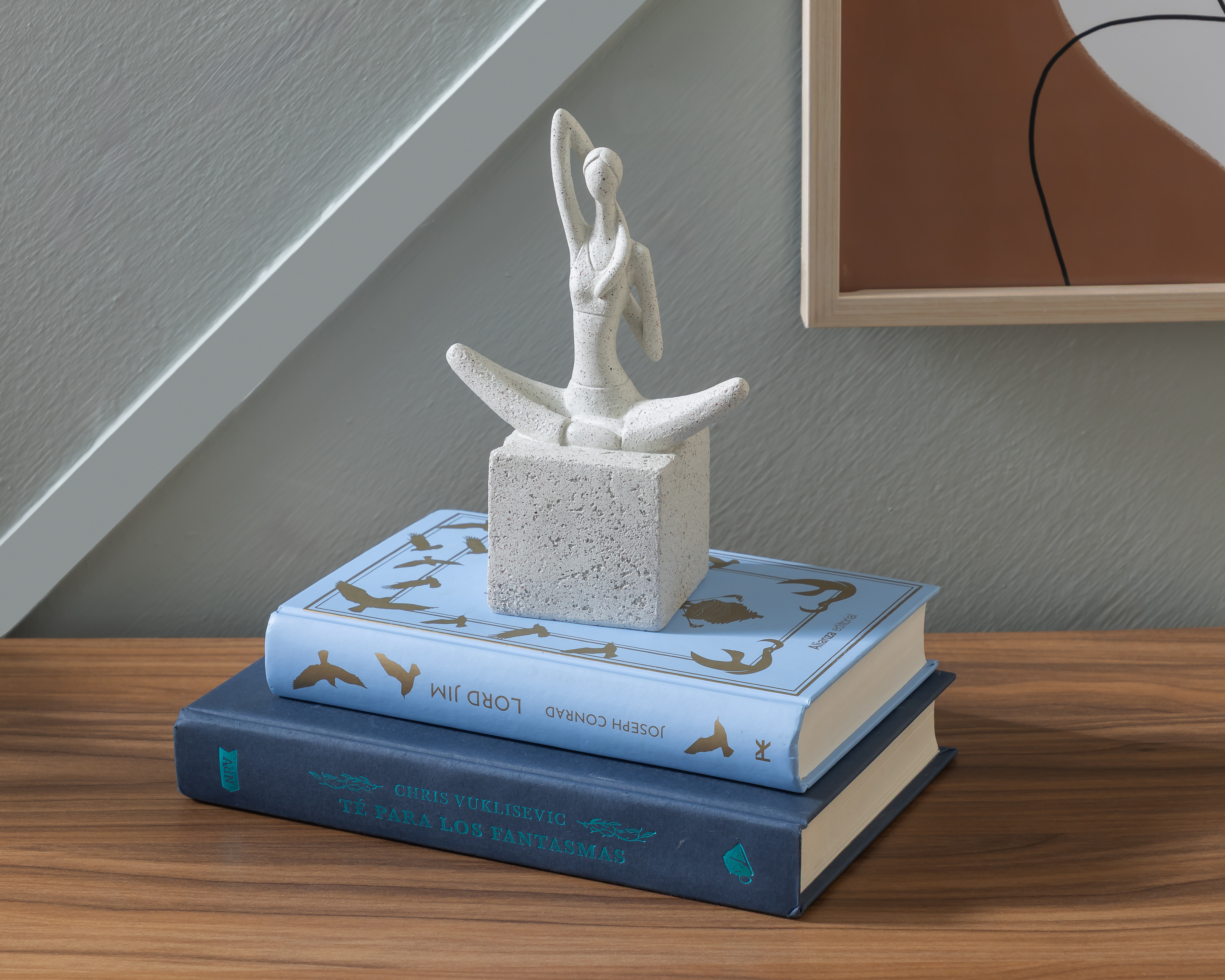 Foto 5 | Foto 5 | Escultura de Mujer Inés de Resina