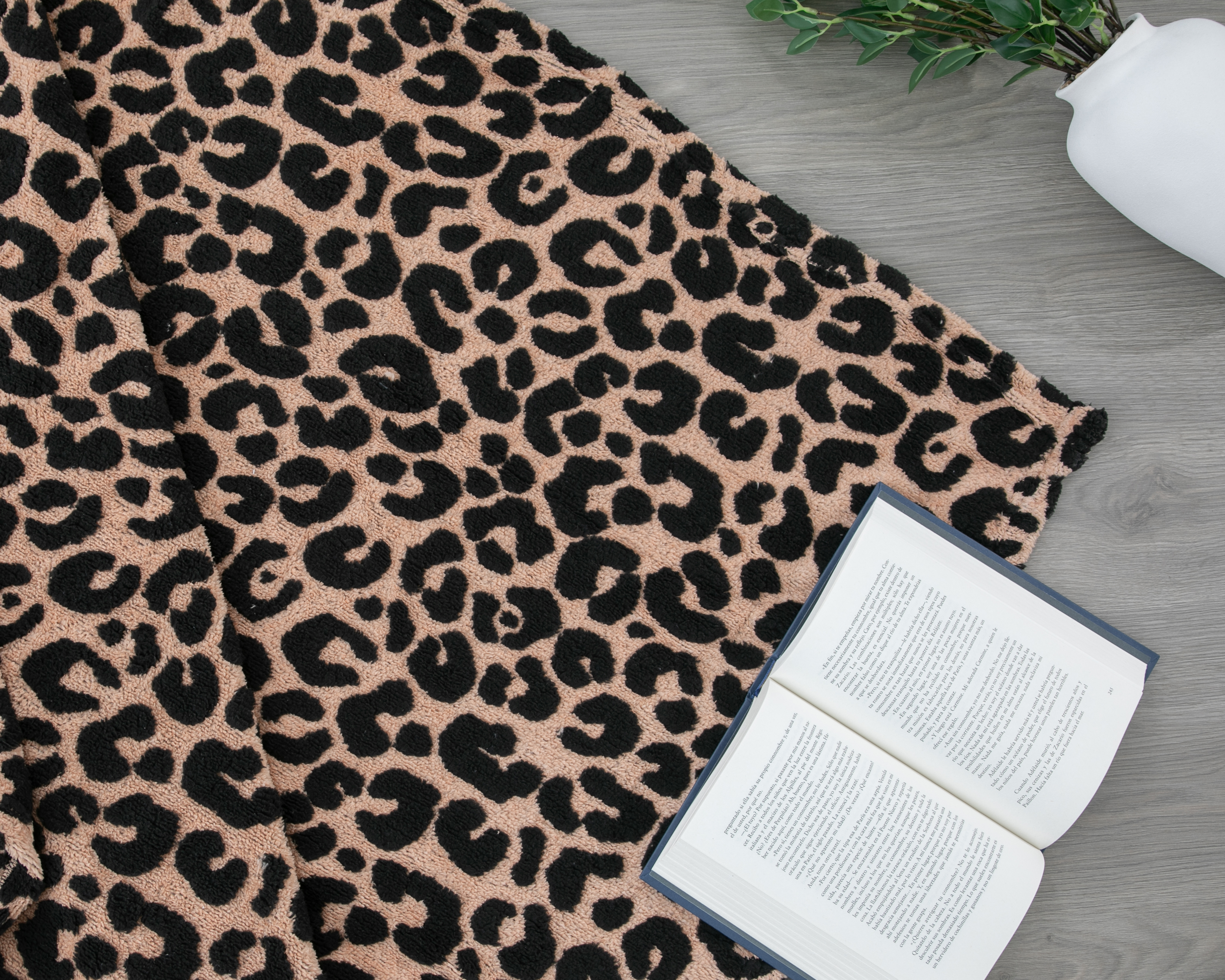 Frazada Starhaus Animal Print Negro y Café