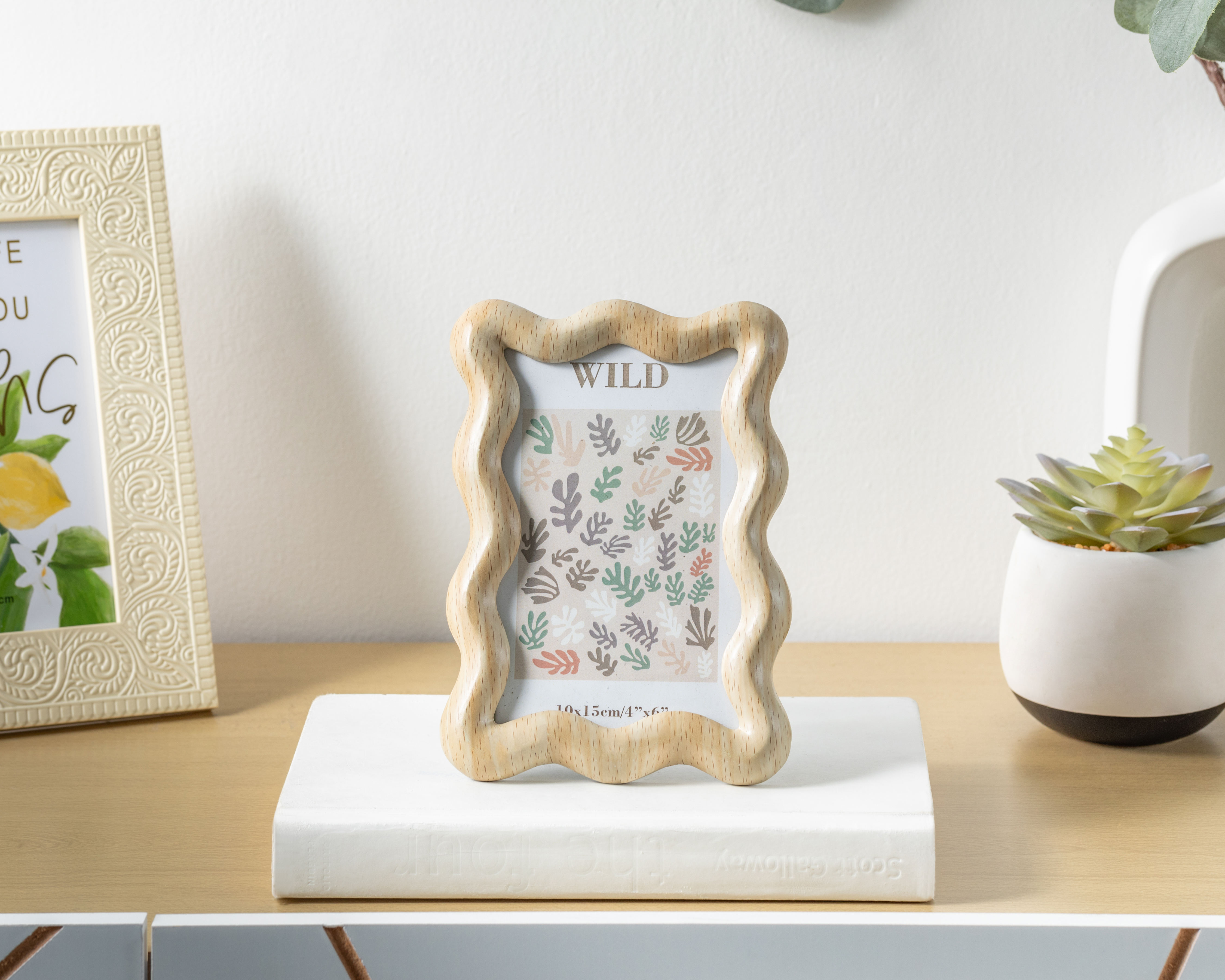 Foto 5 pulgar | Foto 4 | Portarretrato de Resina 4 x 6"