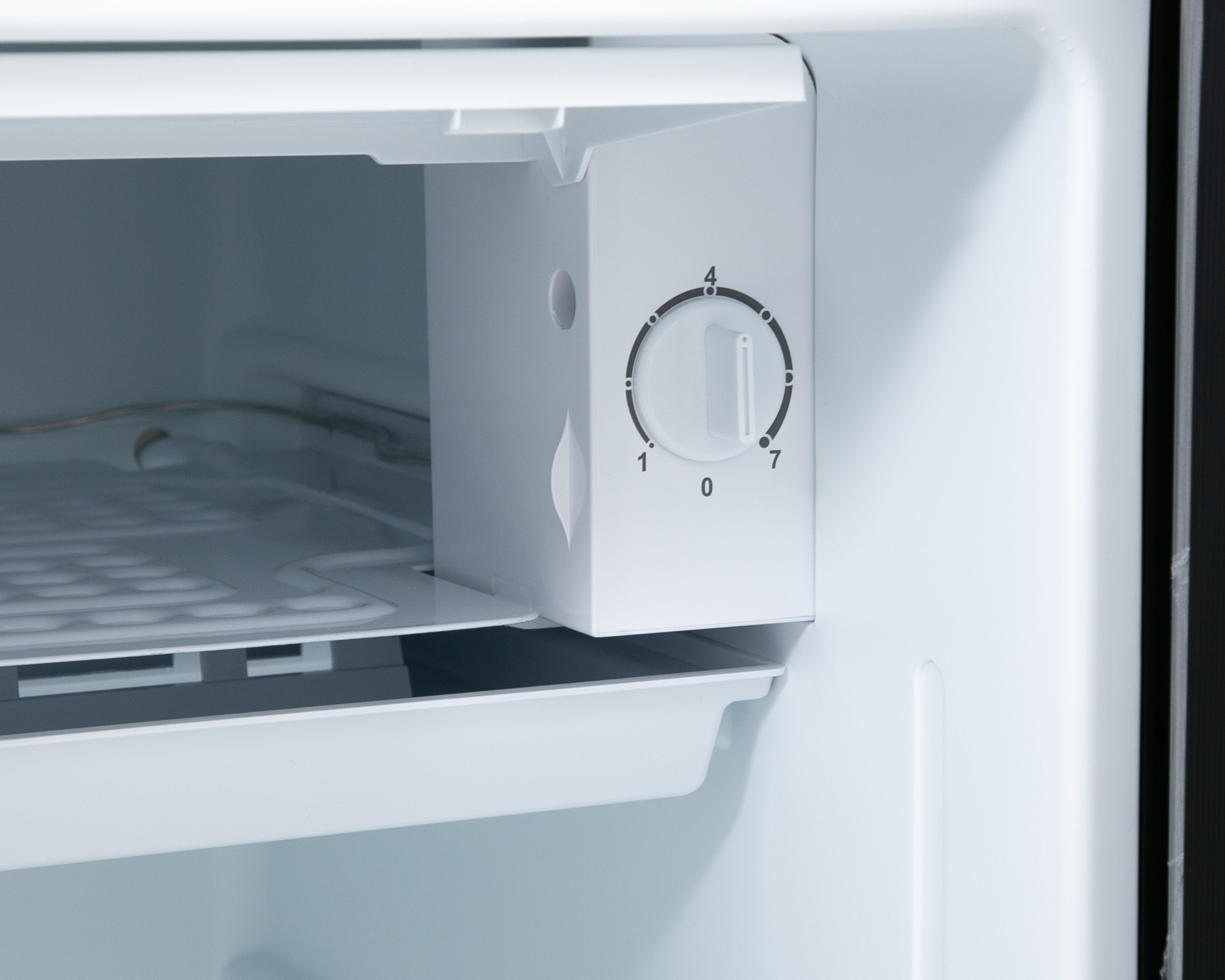 Foto 6 pulgar | Foto 5 | Frigobar Aspix 3.3 Pies Gris AX24MFD33GR