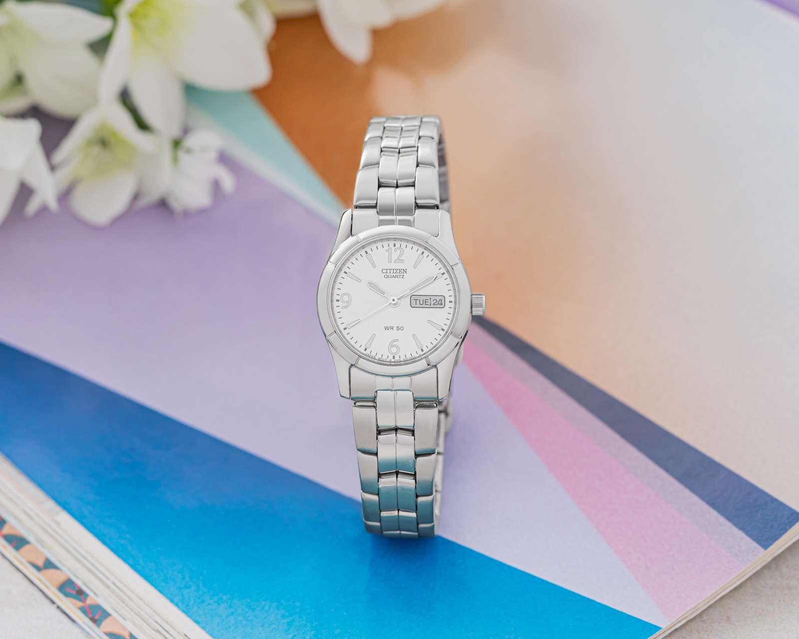 Foto 4 pulgar | Foto 3 | Reloj para Mujer Citizen Plateado 60381