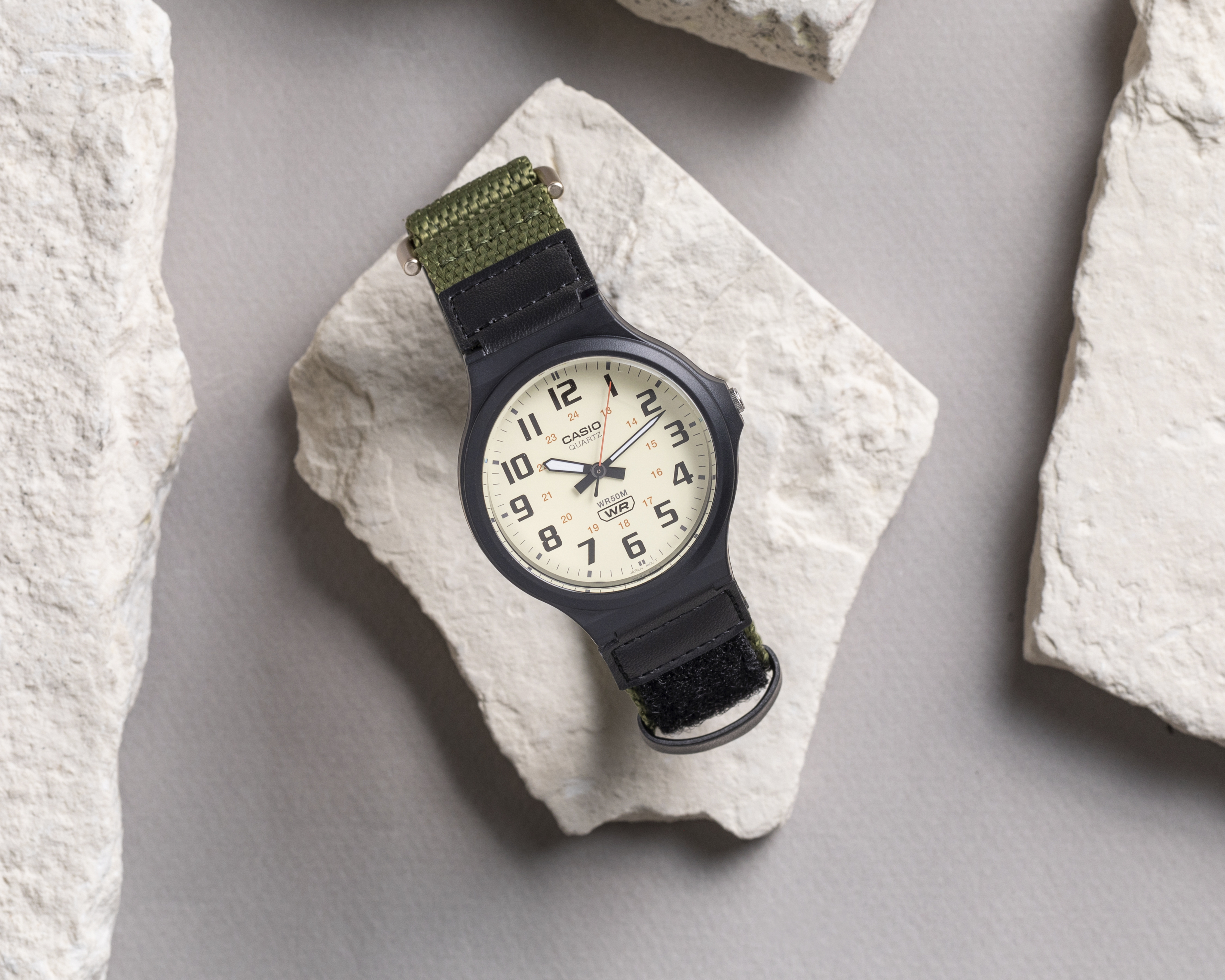 Foto 4 | Foto 4 | Reloj para Hombre Casio MW-240B-3BVCF Café-Verde
