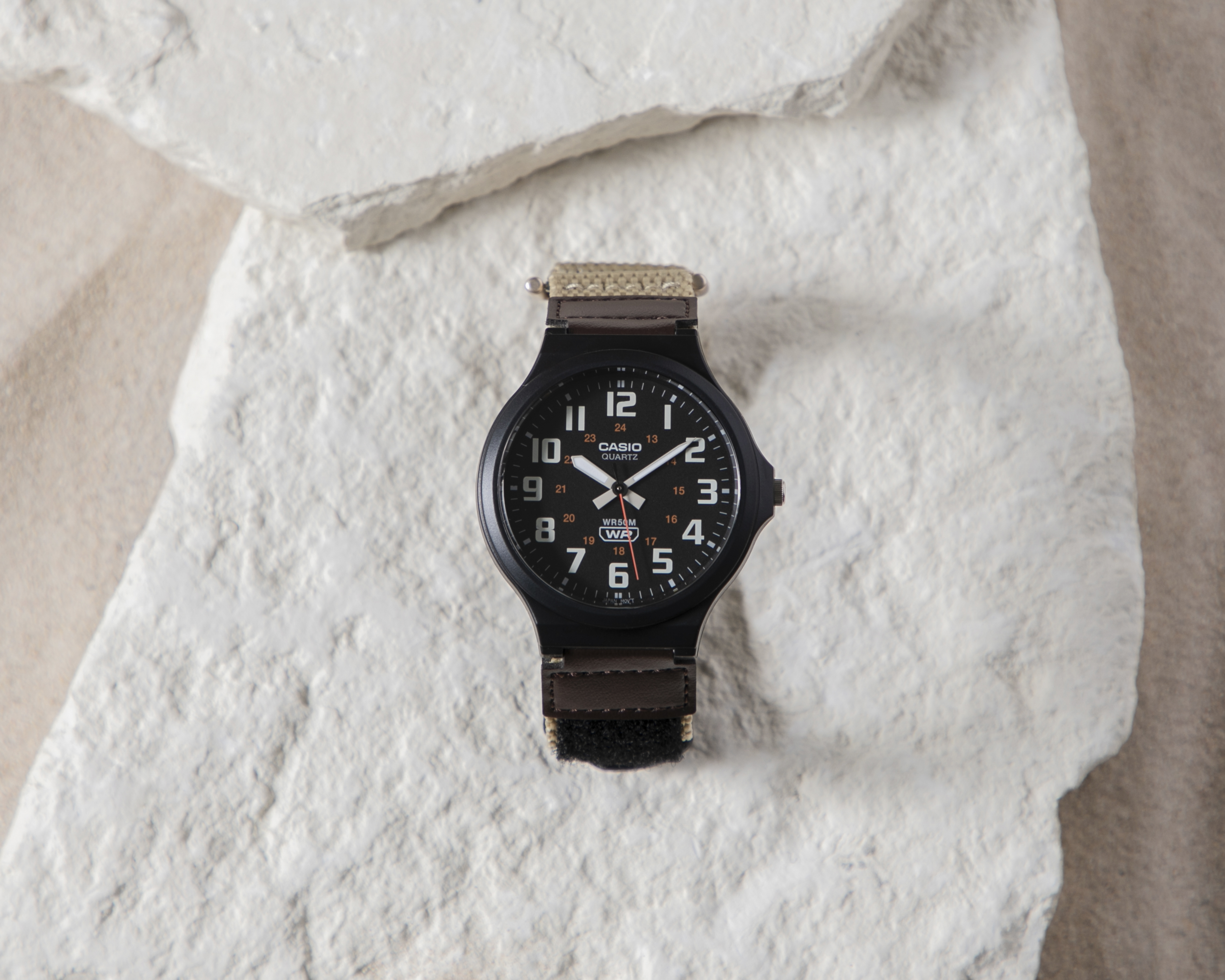 Foto 4 | Foto 4 | Reloj para Hombre Casio MW-240B-5BVCF Café-Dorado