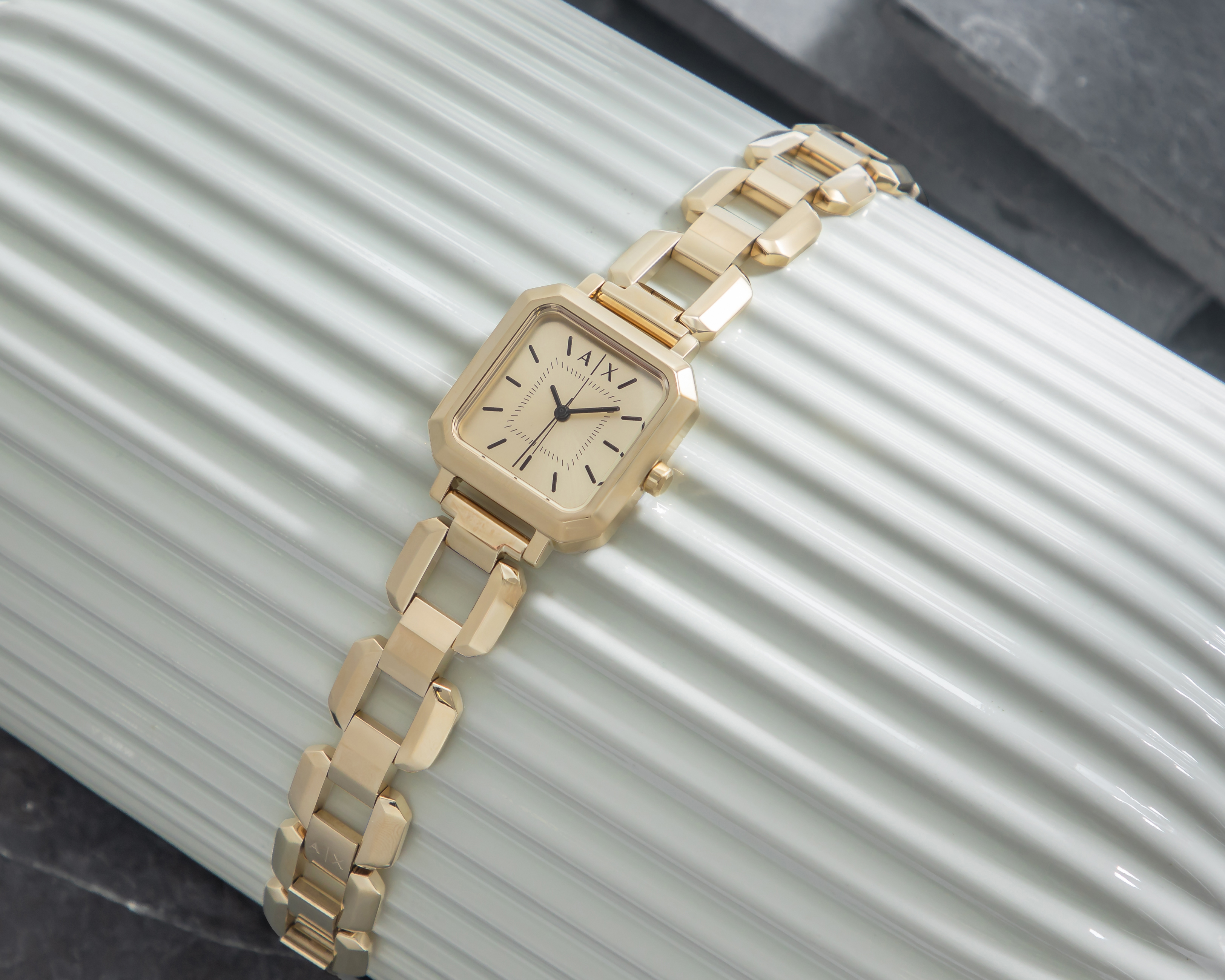 Foto 8 | Foto 8 | Reloj para Mujer Armani Exchange Ax5721 Dorado