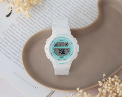 Foto 6 | Foto 6 | Reloj Casio para Mujer LWS-1200H-7A3VCF Blanco