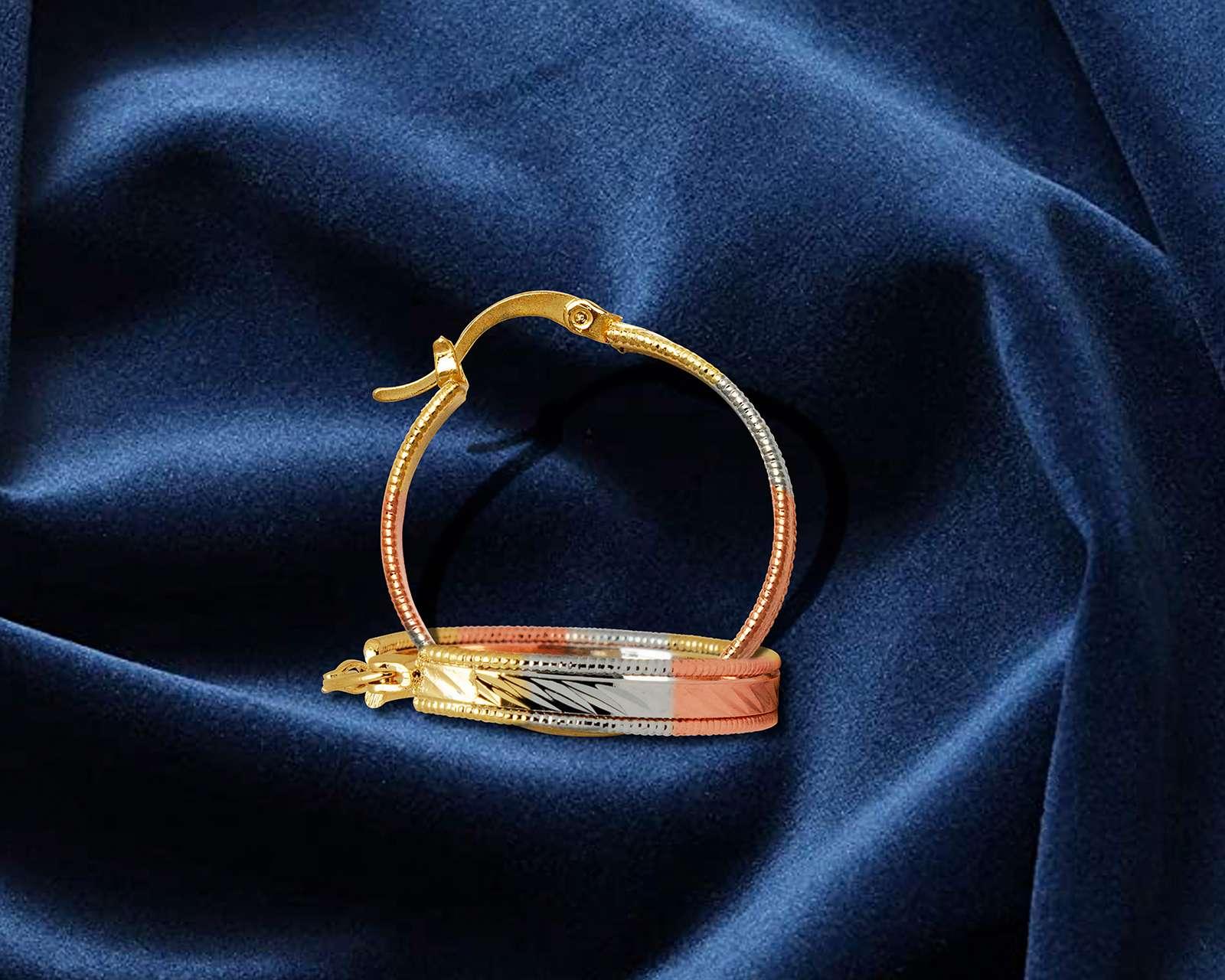 Foto 6 pulgar | Foto 5 | Arracadas de Chapa de Oro 18 k Sentimientos