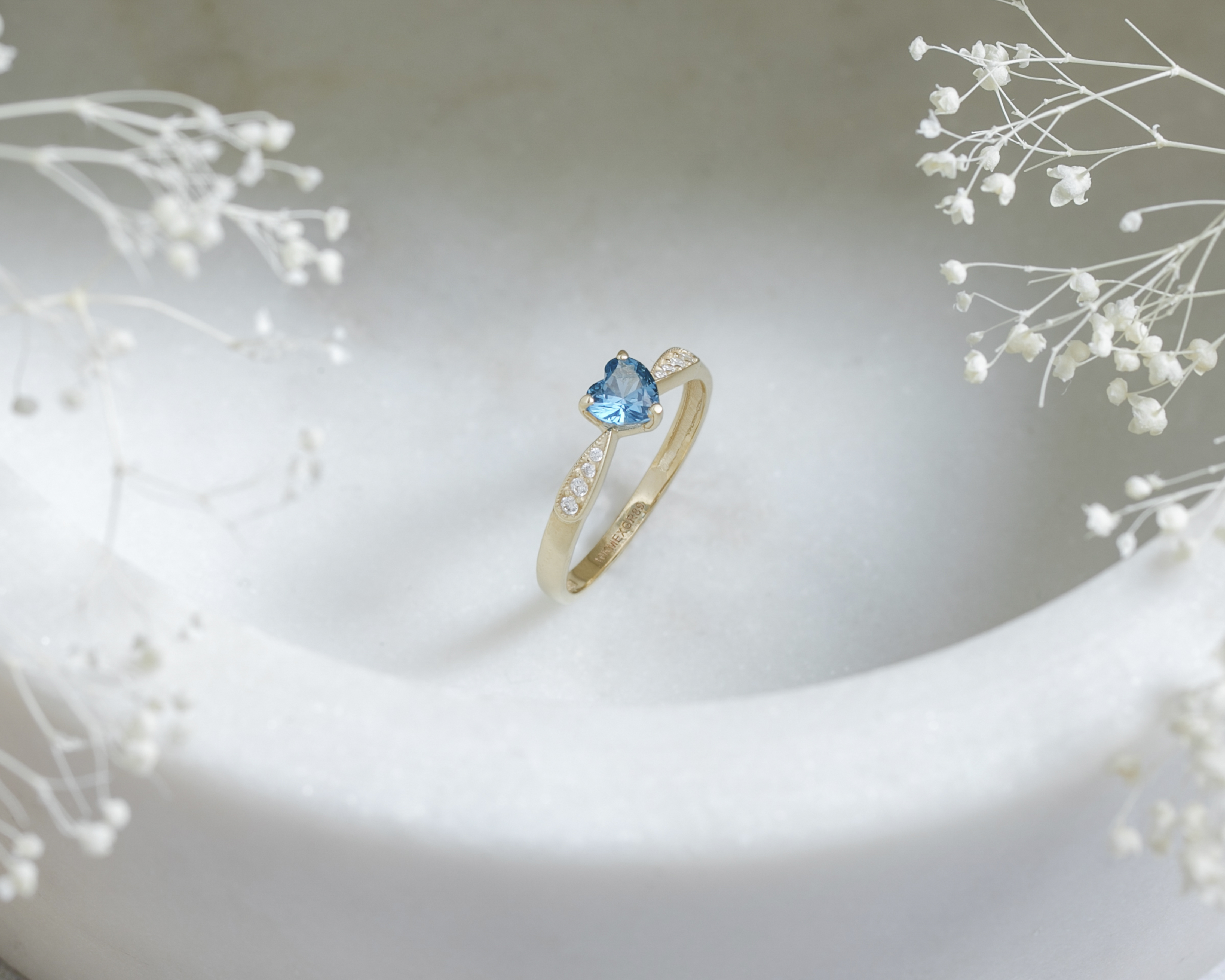 Foto 5 pulgar | Foto 4 | Anillo de Oro 10K Moments Talla 8