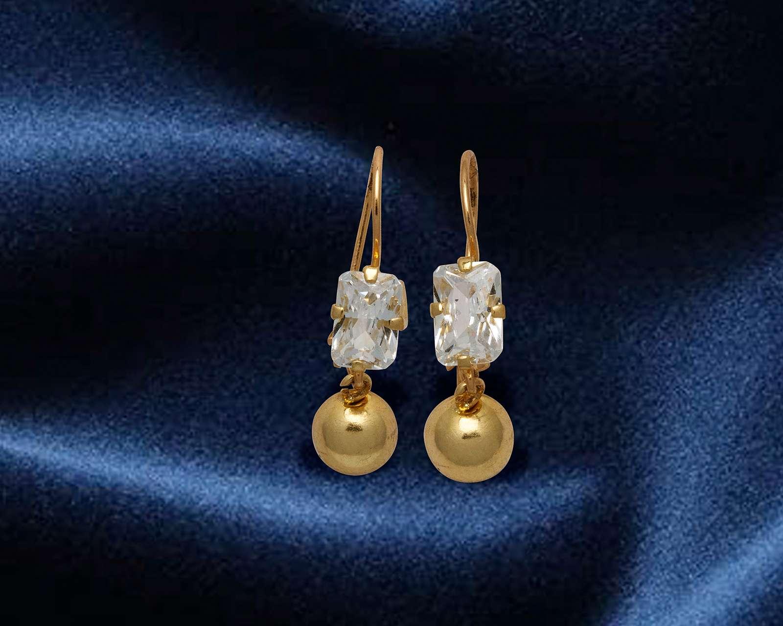 Foto 4 pulgar | Foto 3 | Aretes de Oro 10K Sentimientos