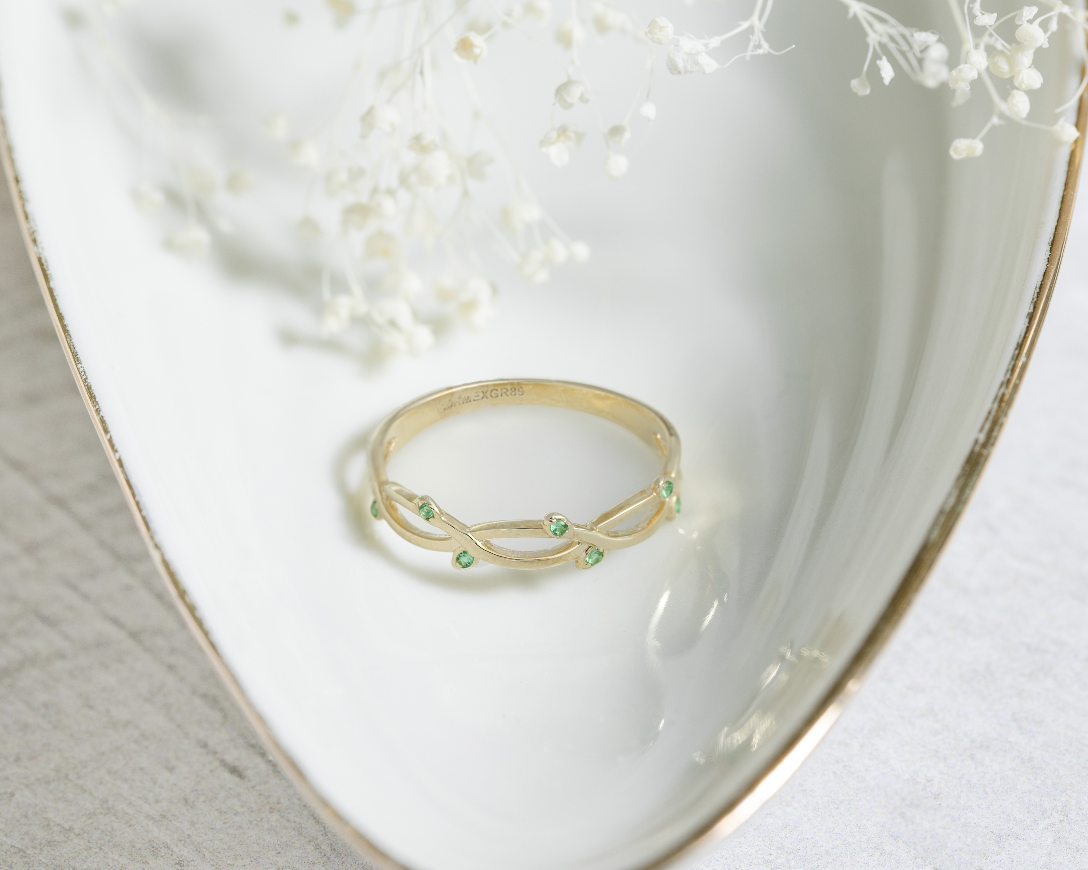 Foto 5 pulgar | Foto 4 | Anillo de Oro 10K Moments Talla 8