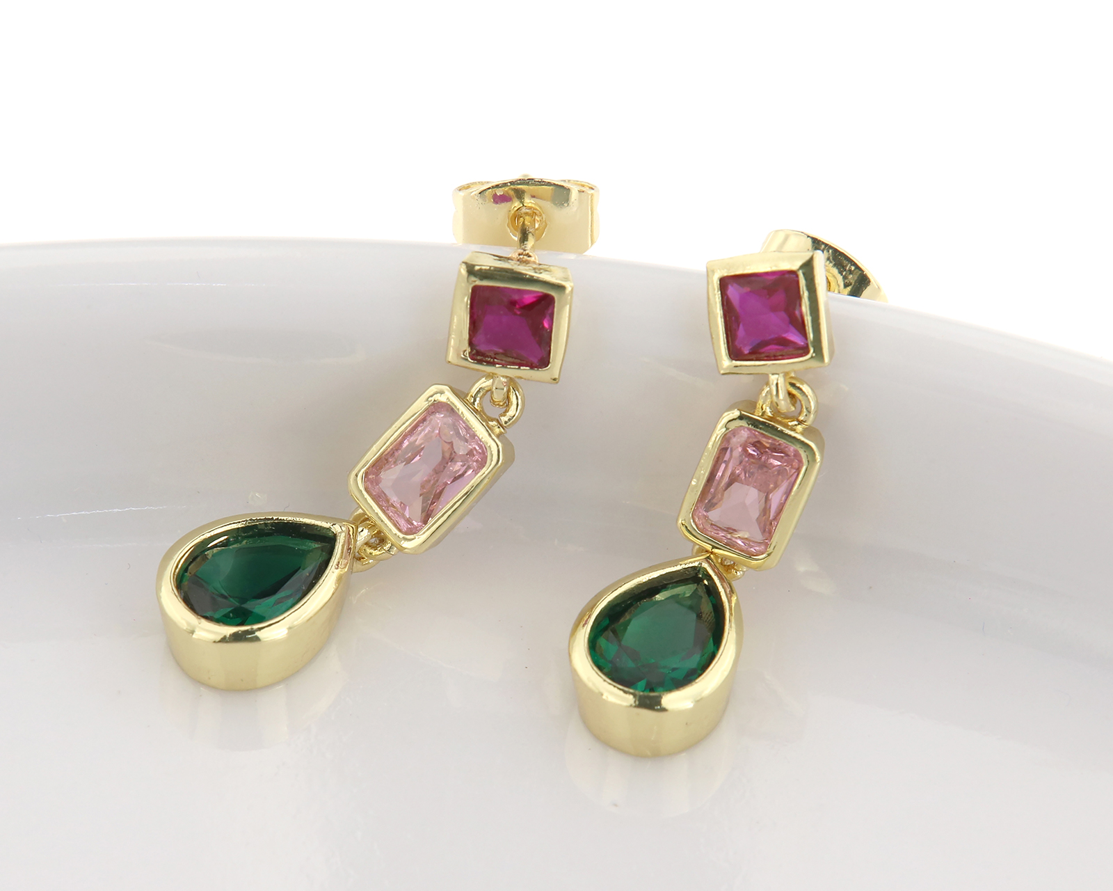 Foto 5 pulgar | Foto 4 | Aretes de Chapa de Oro 18K Petra