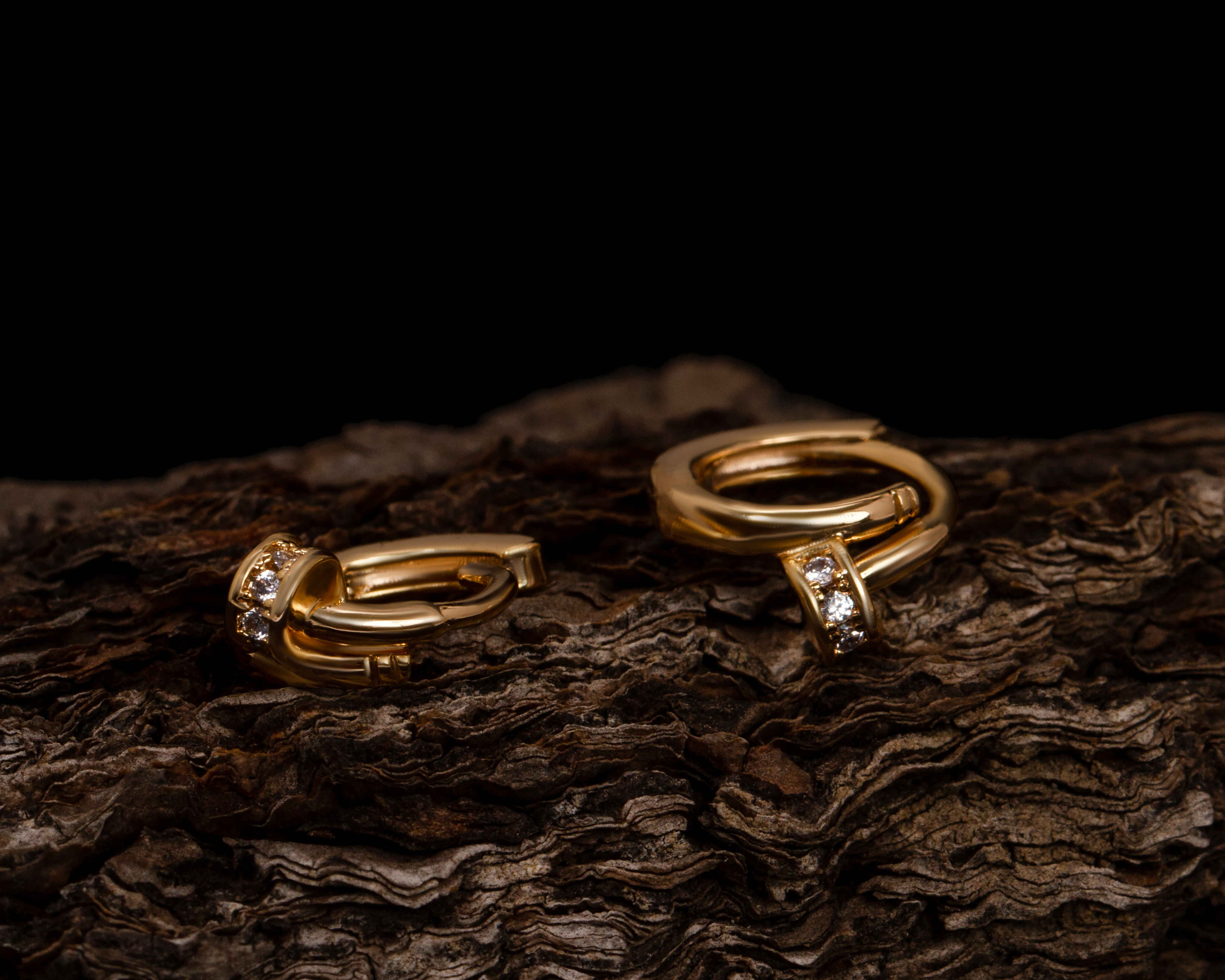 Foto 5 pulgar | Foto 4 | Aretes de Chapa de Oro 18K Unlimited