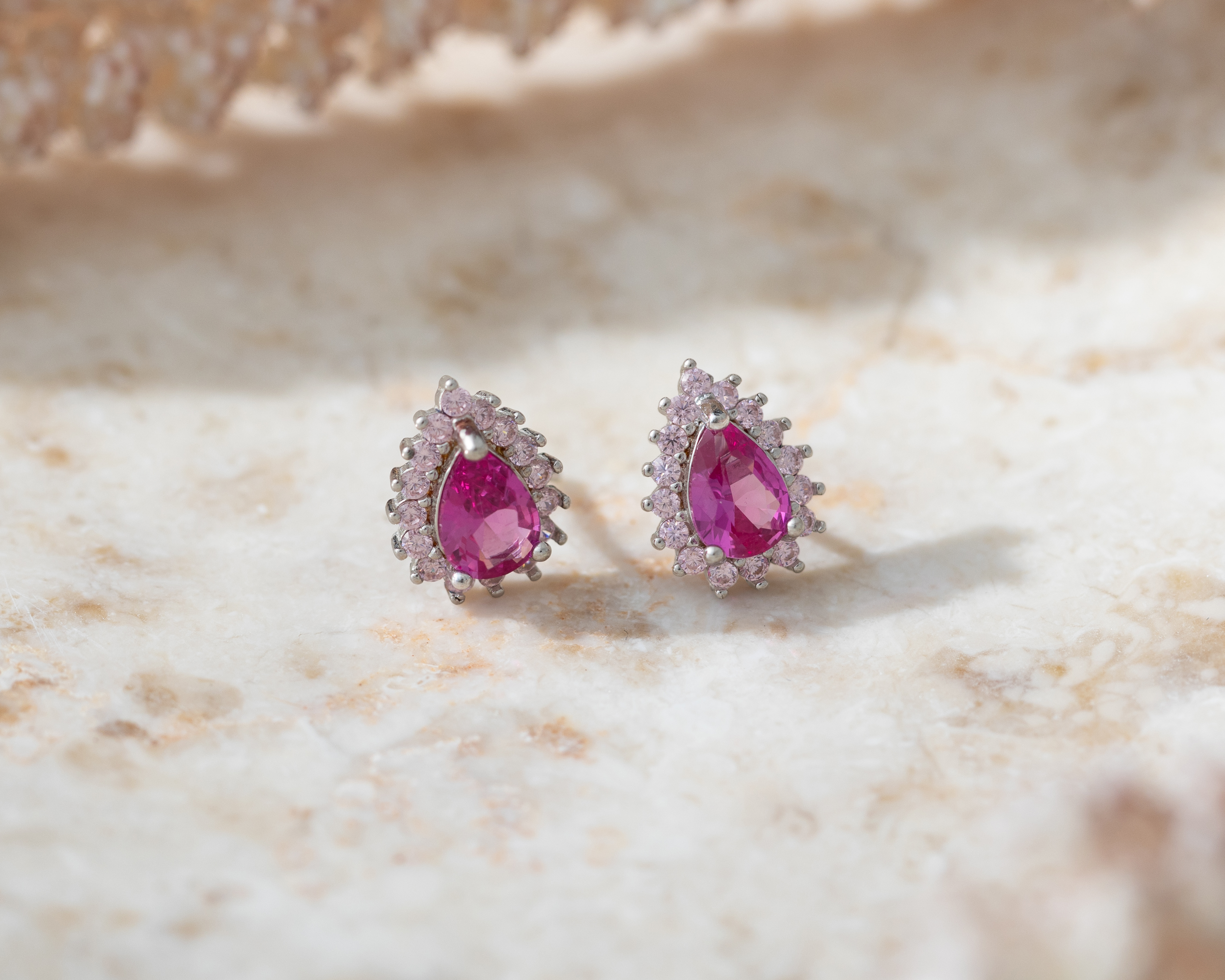 Foto 4 pulgar | Foto 3 | Aretes Gota de Plata Sahara