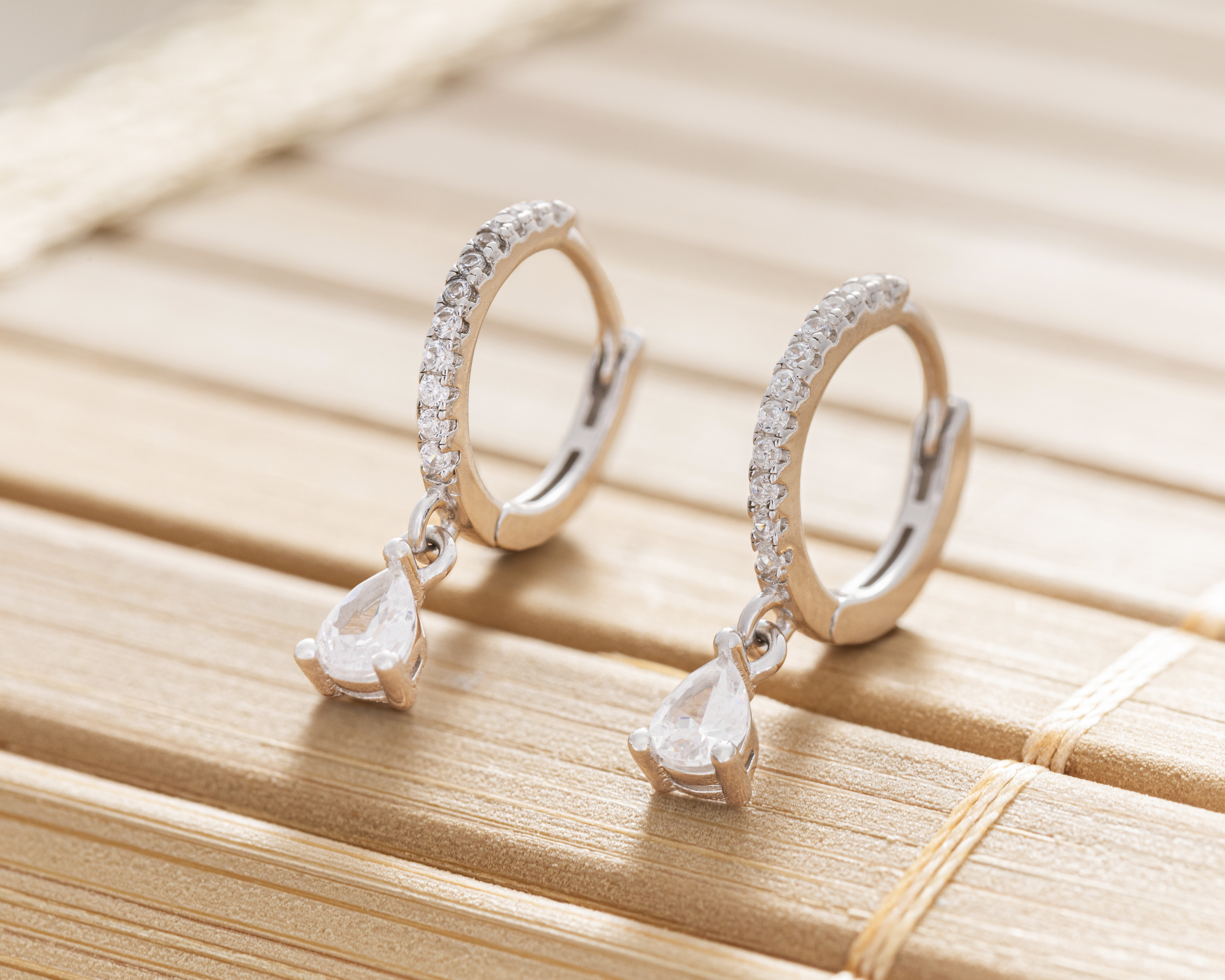 Foto 4 pulgar | Foto 3 | Aretes de Plata Sahara