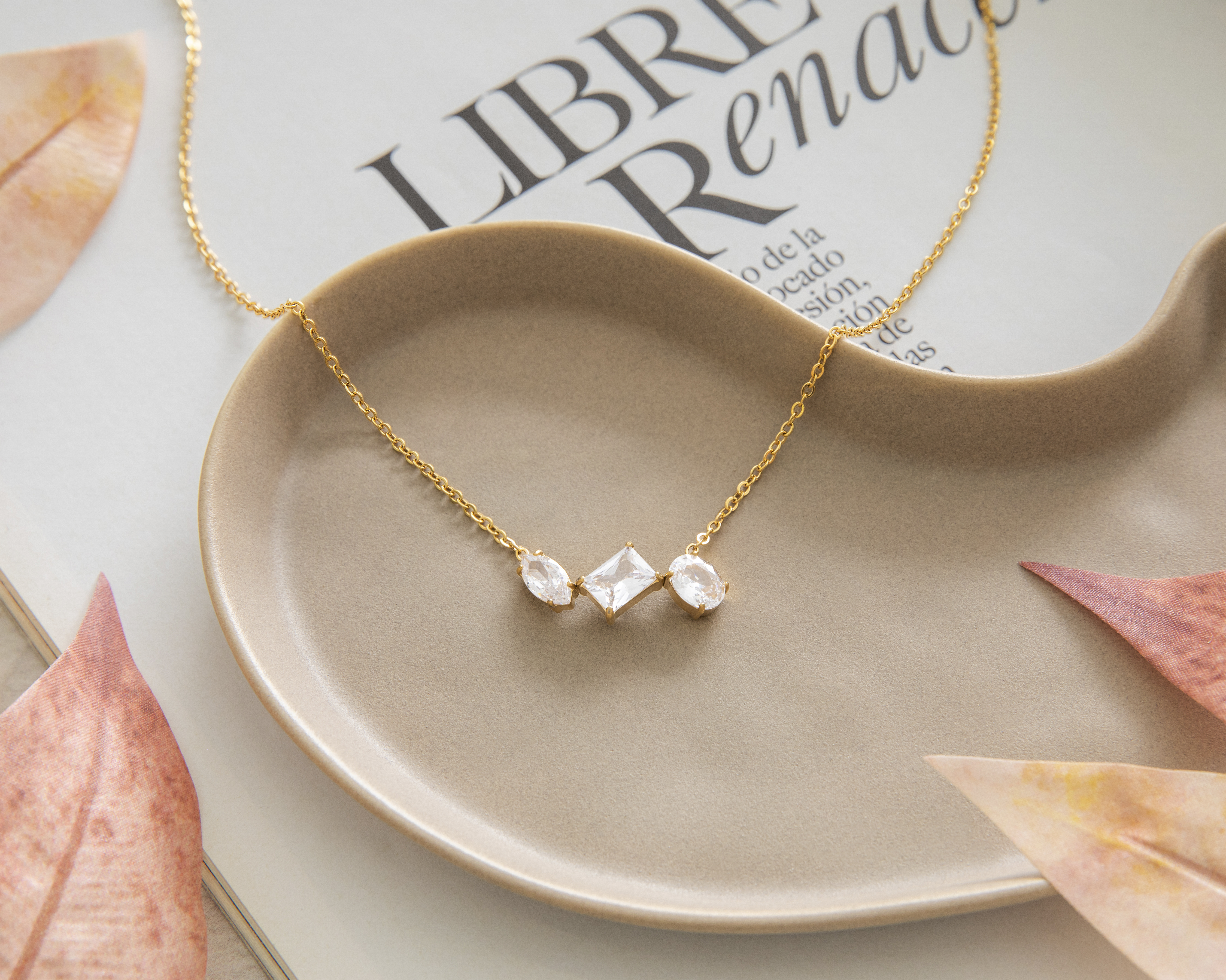 Foto 6 pulgar | Foto 5 | Collar de Acero Inoxidable Jennifer Lopez