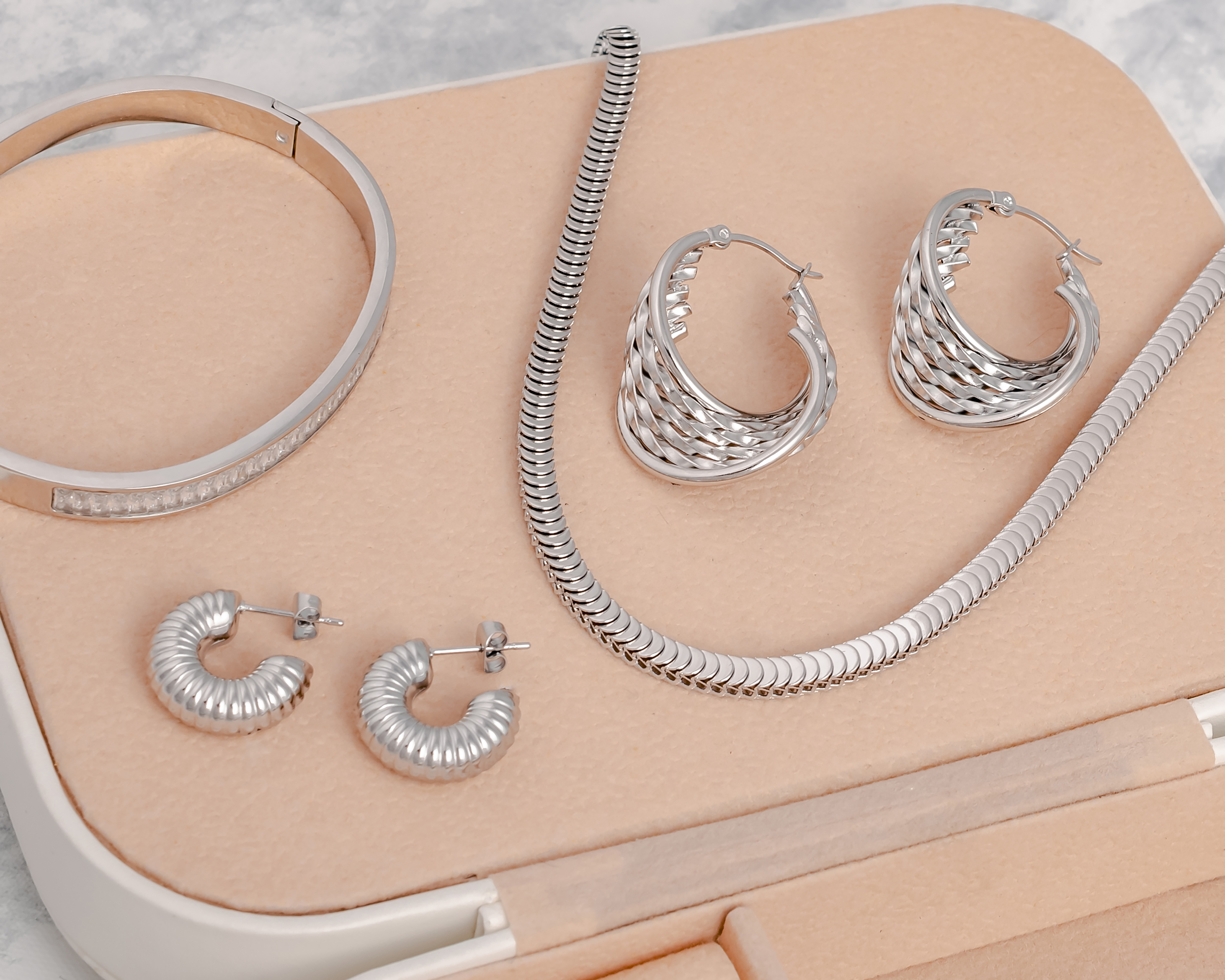 Foto 7 pulgar | Foto 6 | Aretes de Acero Inoxidable Jennifer Lopez