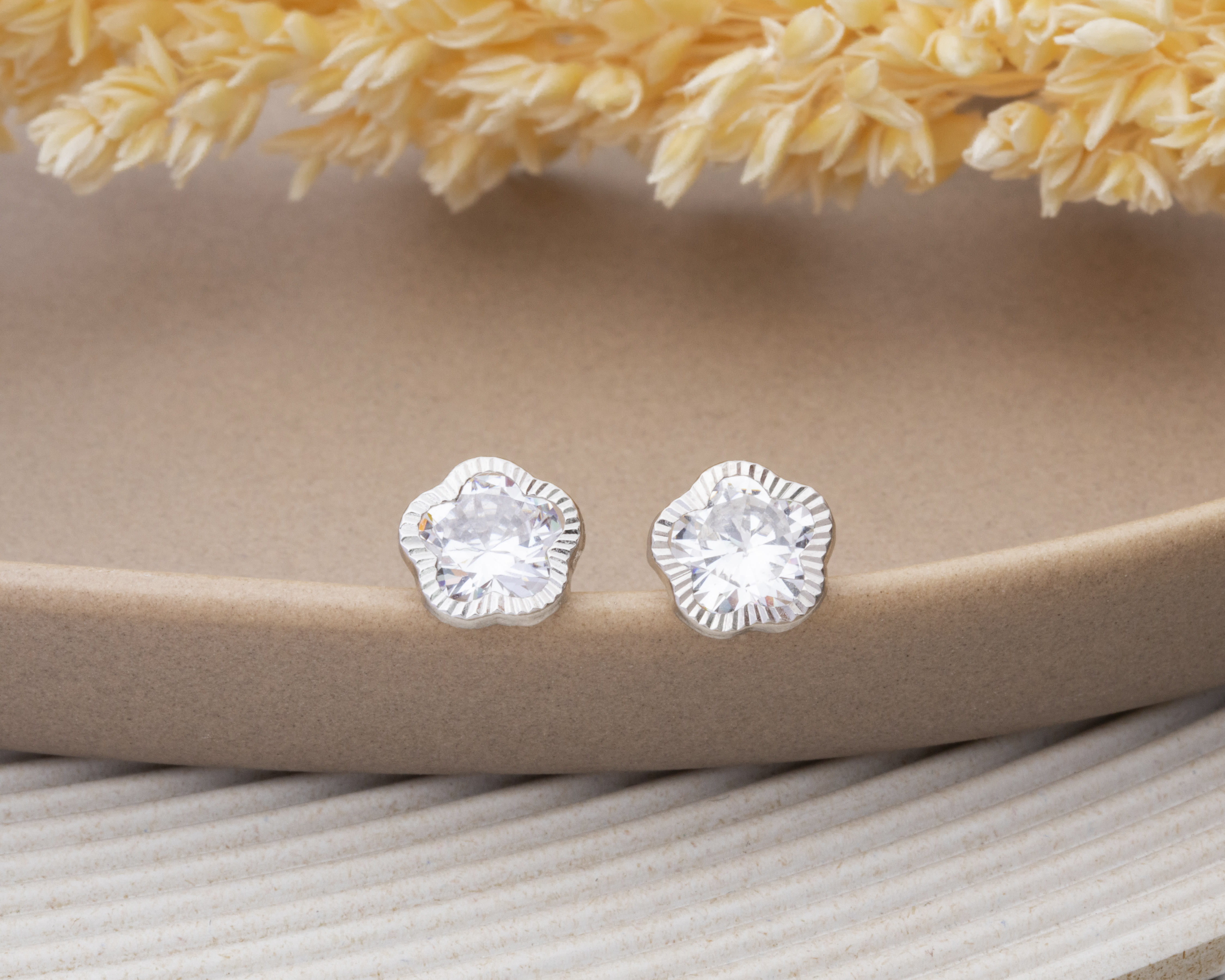 Foto 4 pulgar | Foto 3 | Aretes de Plata Sahara