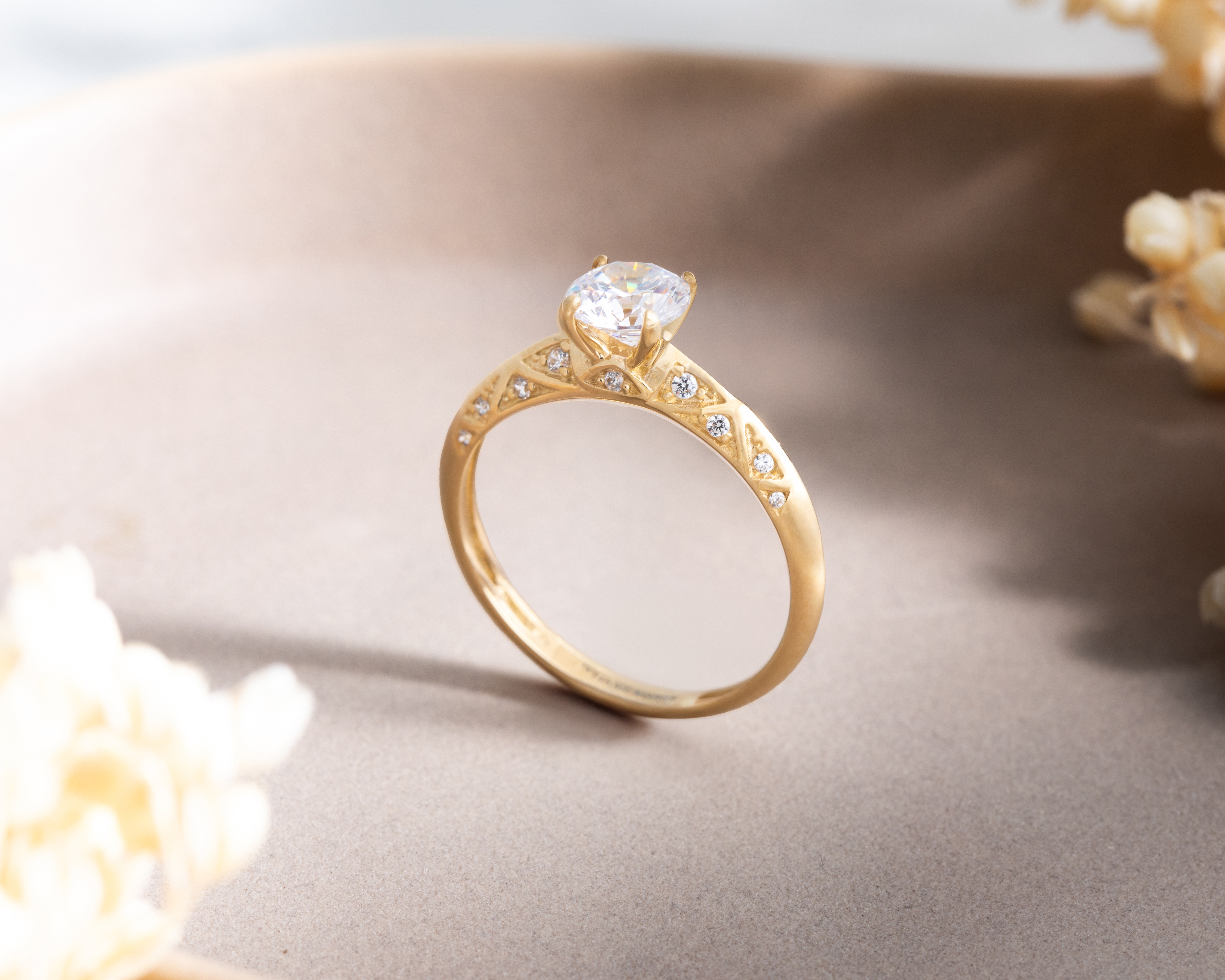 Foto 5 pulgar | Foto 4 | Anillo De Compromiso de Oro 14K Talla 6