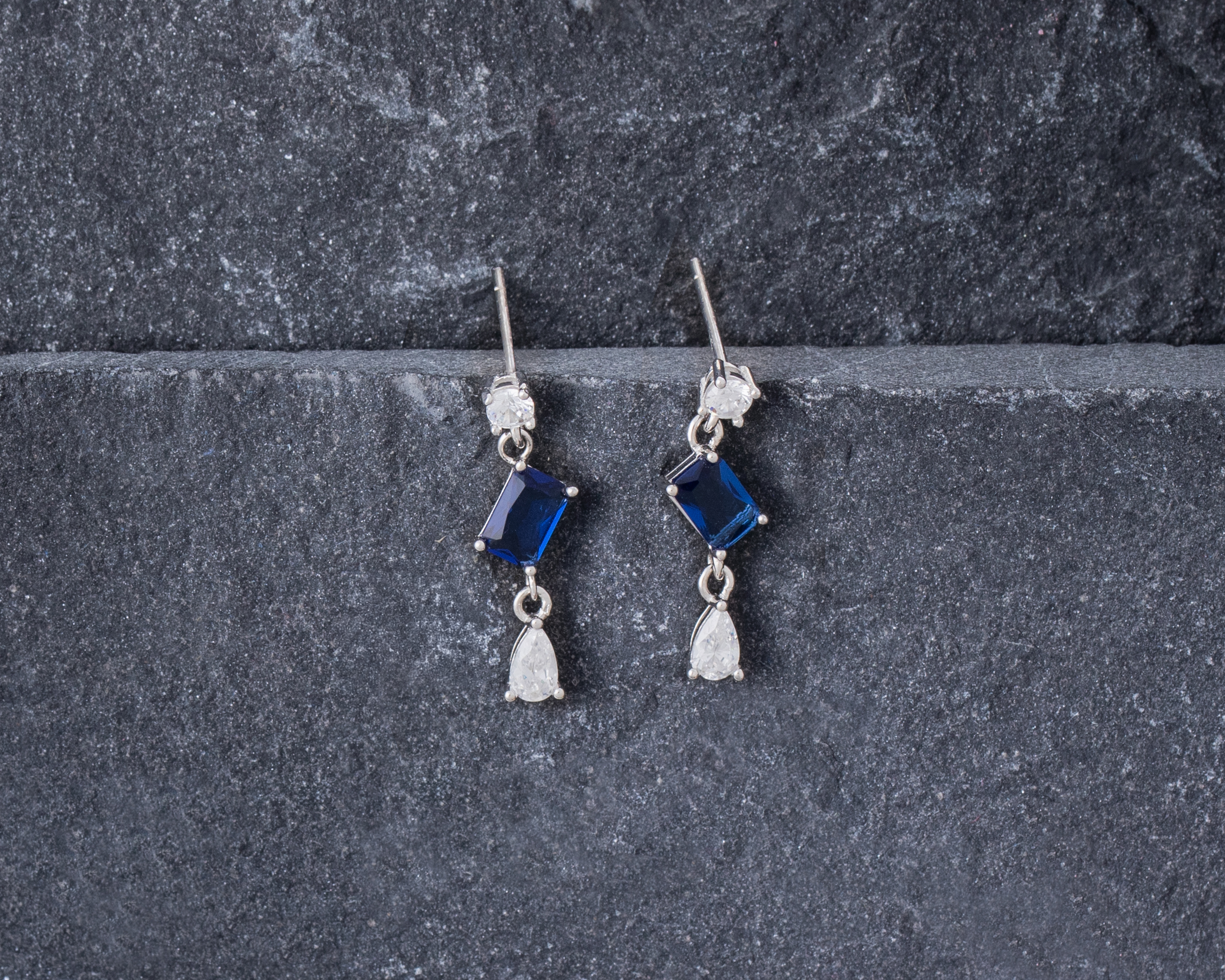 Foto 4 pulgar | Foto 3 | Aretes de Plata Sahara