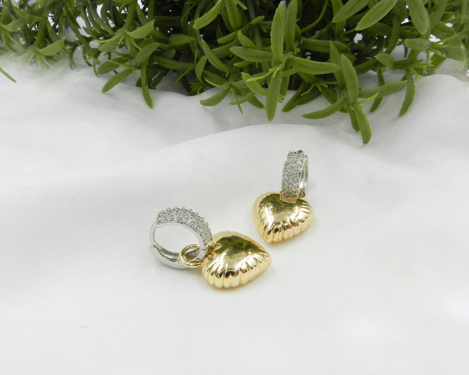 Foto 4 pulgar | Foto 3 | Aretes Chapa de Oro 10k Diseños Creativos