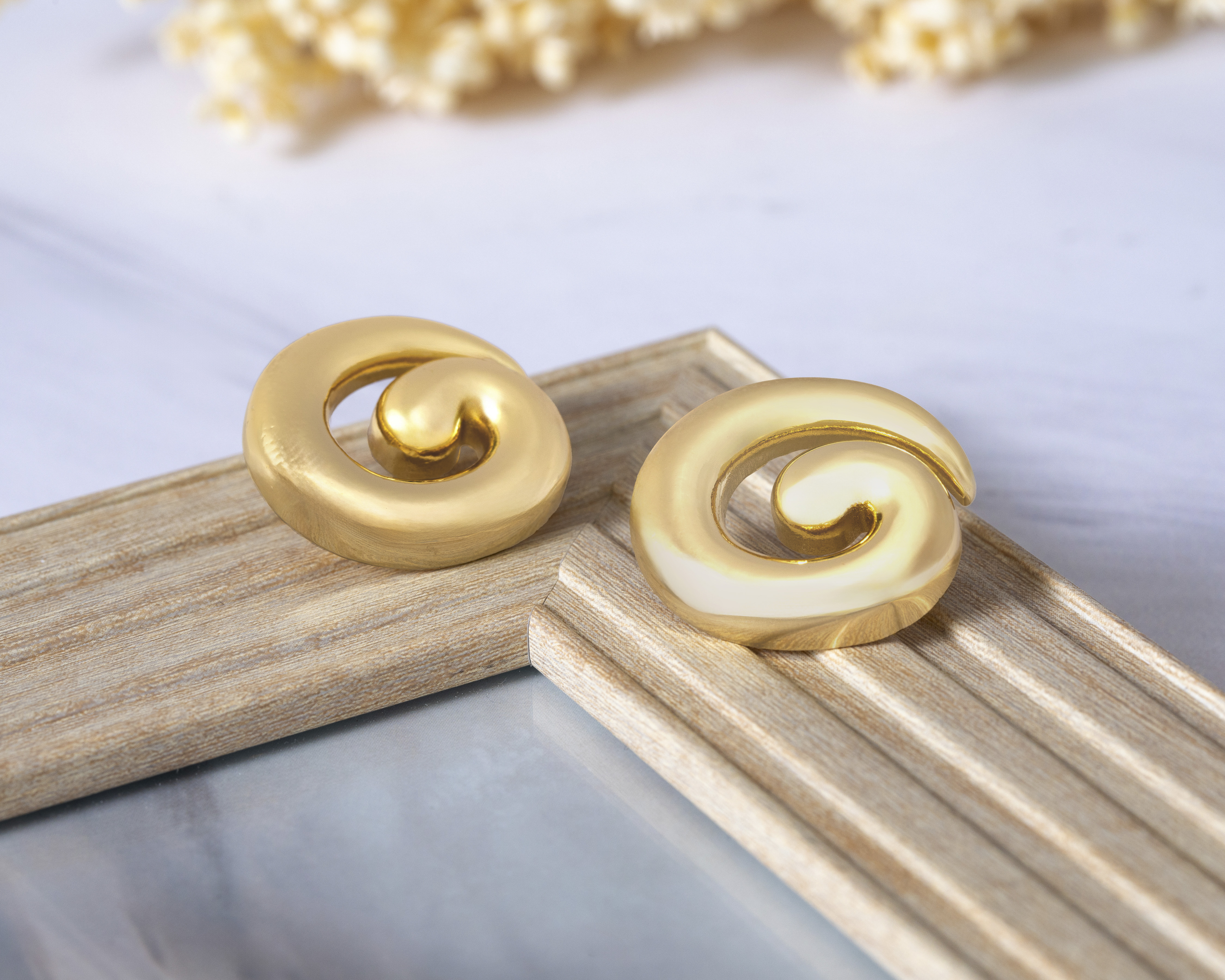 Foto 5 pulgar | Foto 4 | Aretes de Chapa de Oro 18k Steeltime