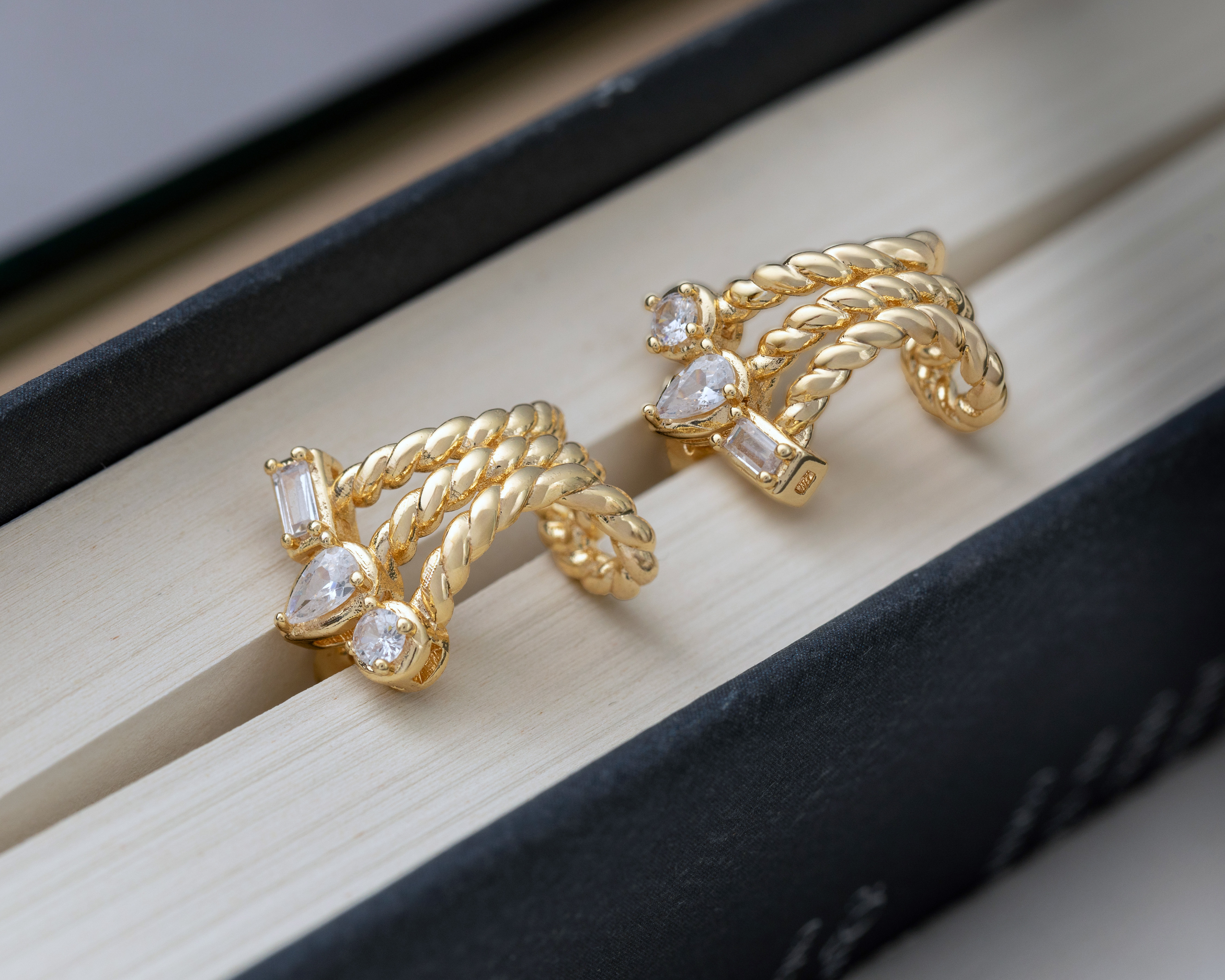 Foto 3 | Foto 3 | Aretes Cuff de Chapa de Oro 18K Steeltime