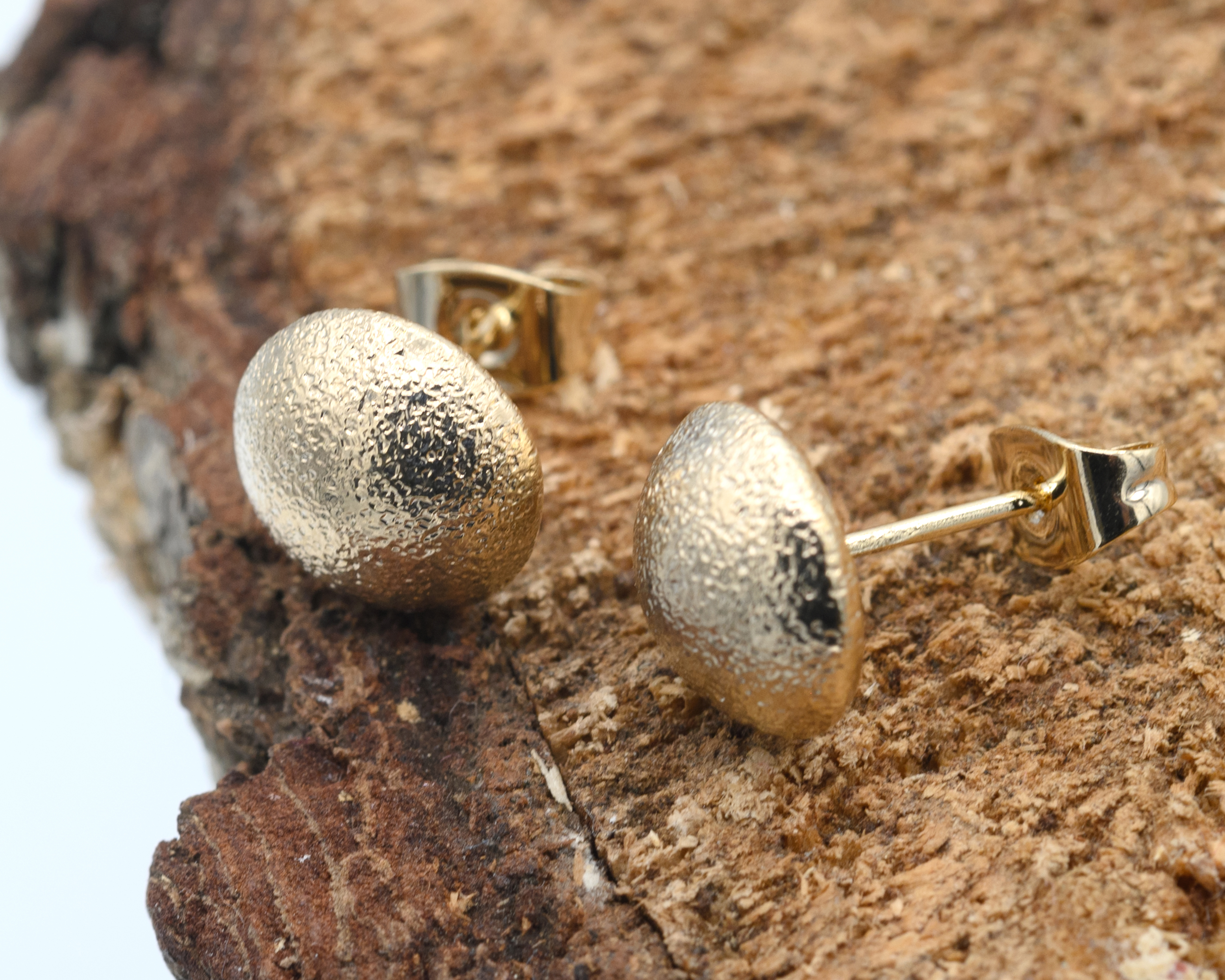 Foto 5 pulgar | Foto 4 | Aretes de Chapa de Oro 18k Petra