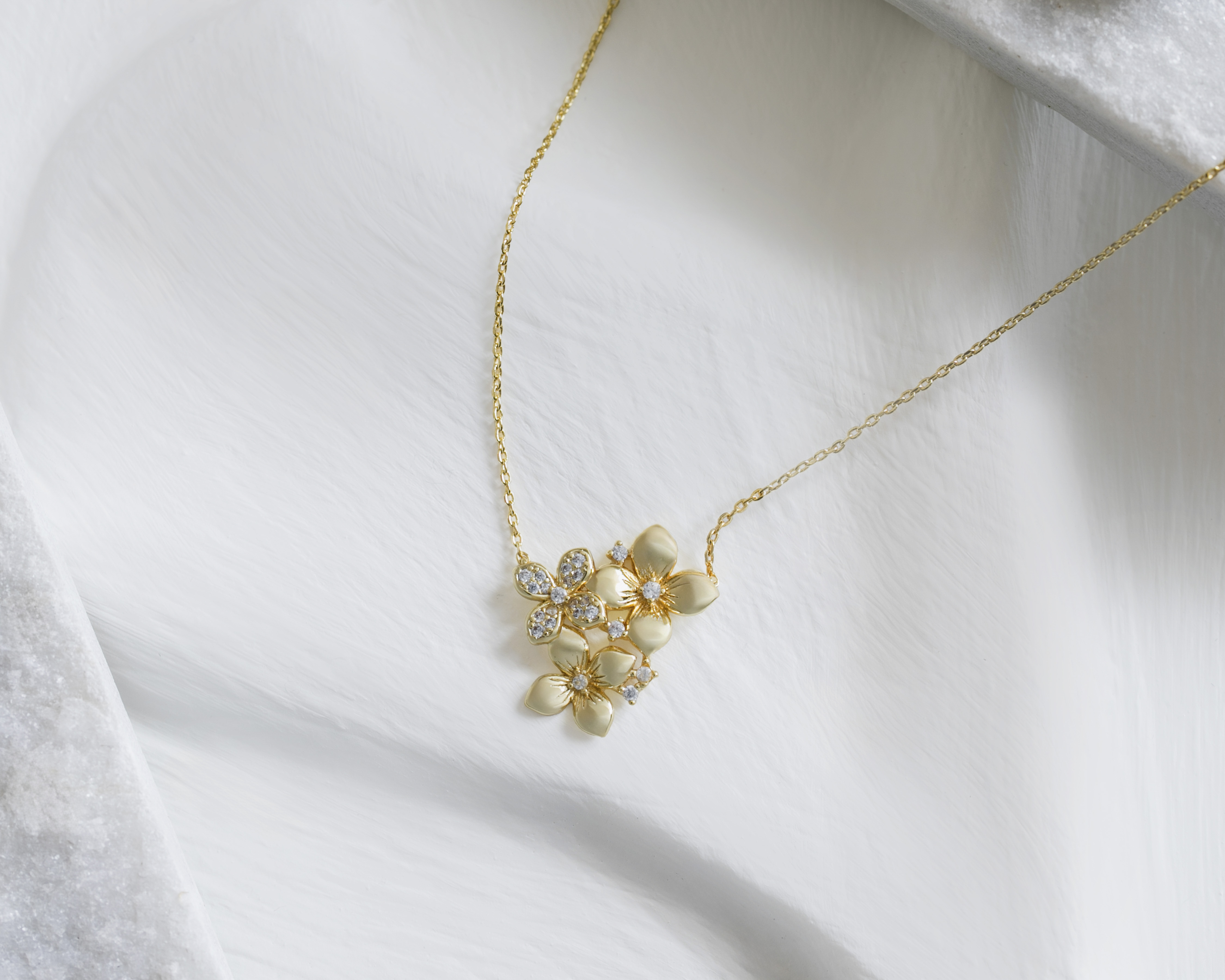 Foto 5 | Foto 5 | Collar de Chapa de Oro 14k By Adina Eden