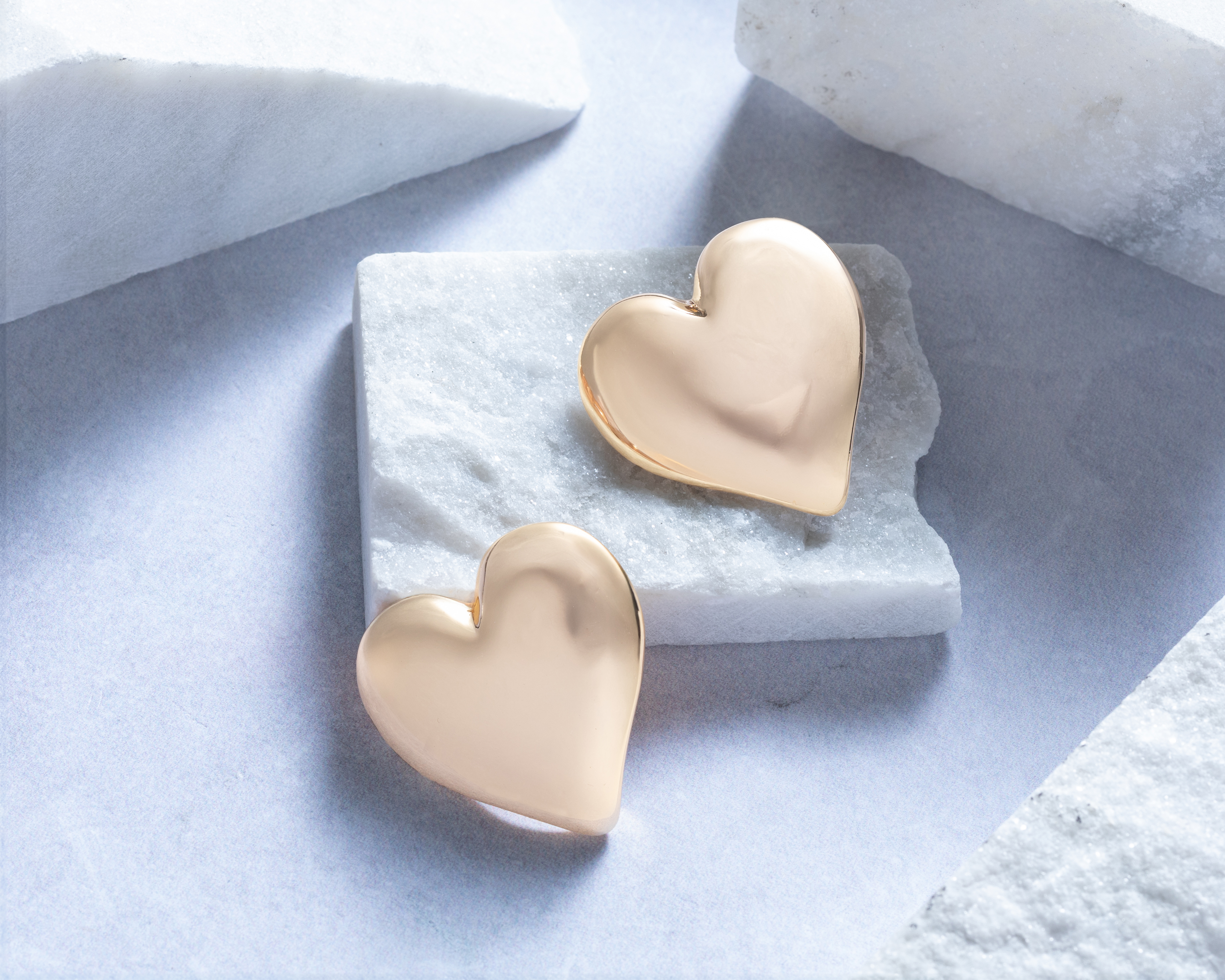 Foto 4 pulgar | Foto 3 | Aretes de Chapa de Oro 14k By Adina Eden