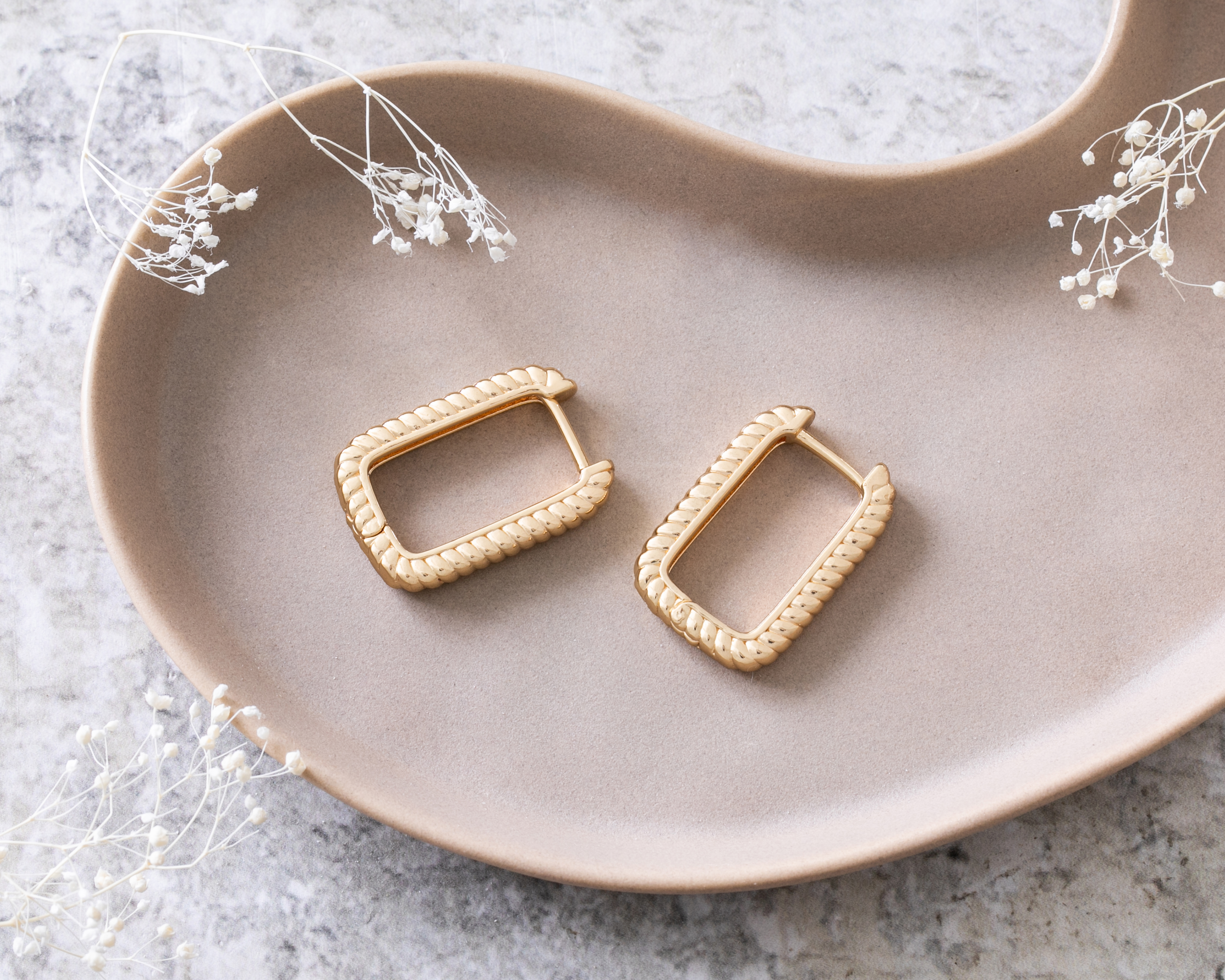 Foto 5 pulgar | Foto 4 | Aretes de Chapa de Oro 14K Jennifer Lopez