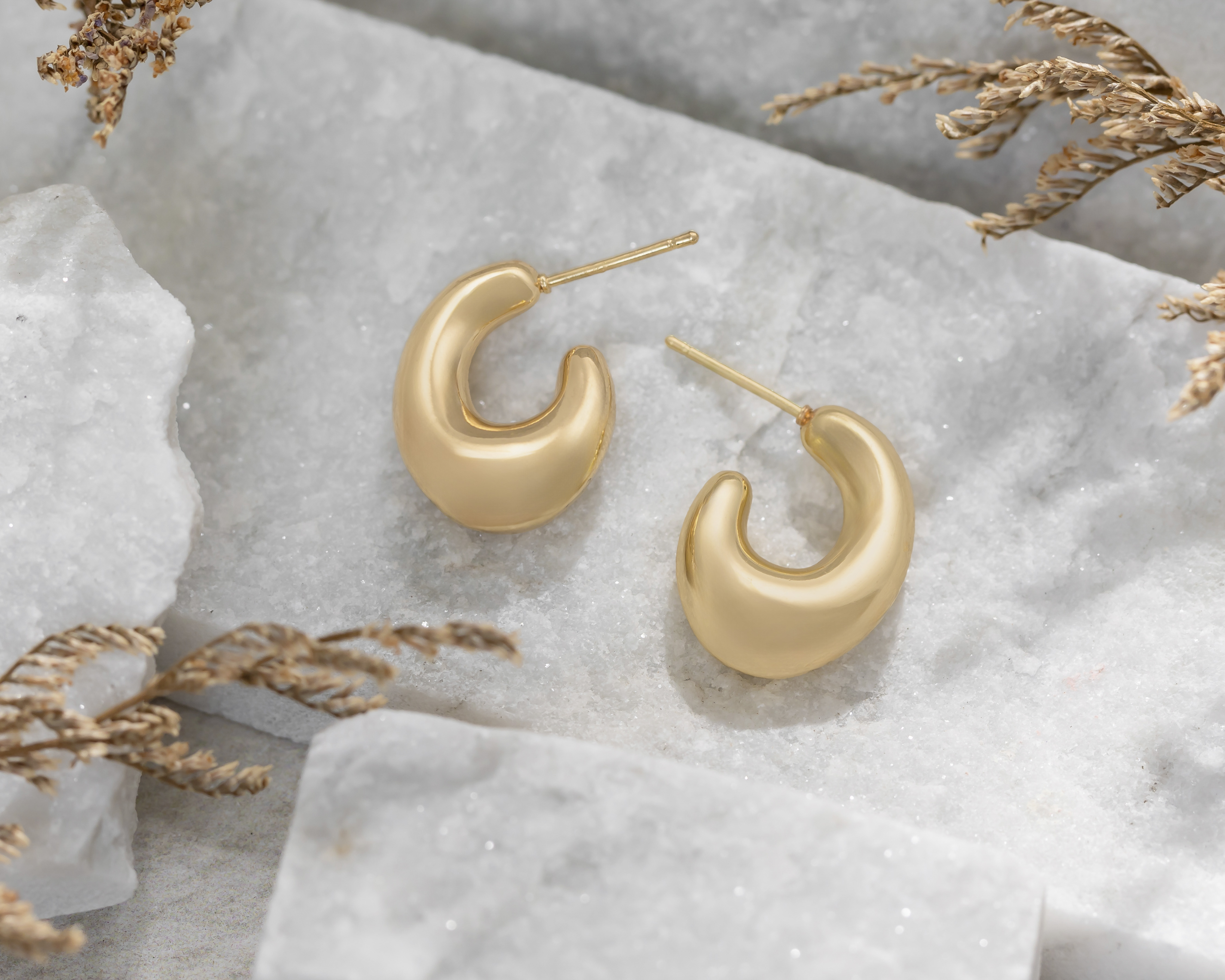 Foto 5 pulgar | Foto 4 | Aretes de Chapa de Oro 18K Sentimientos