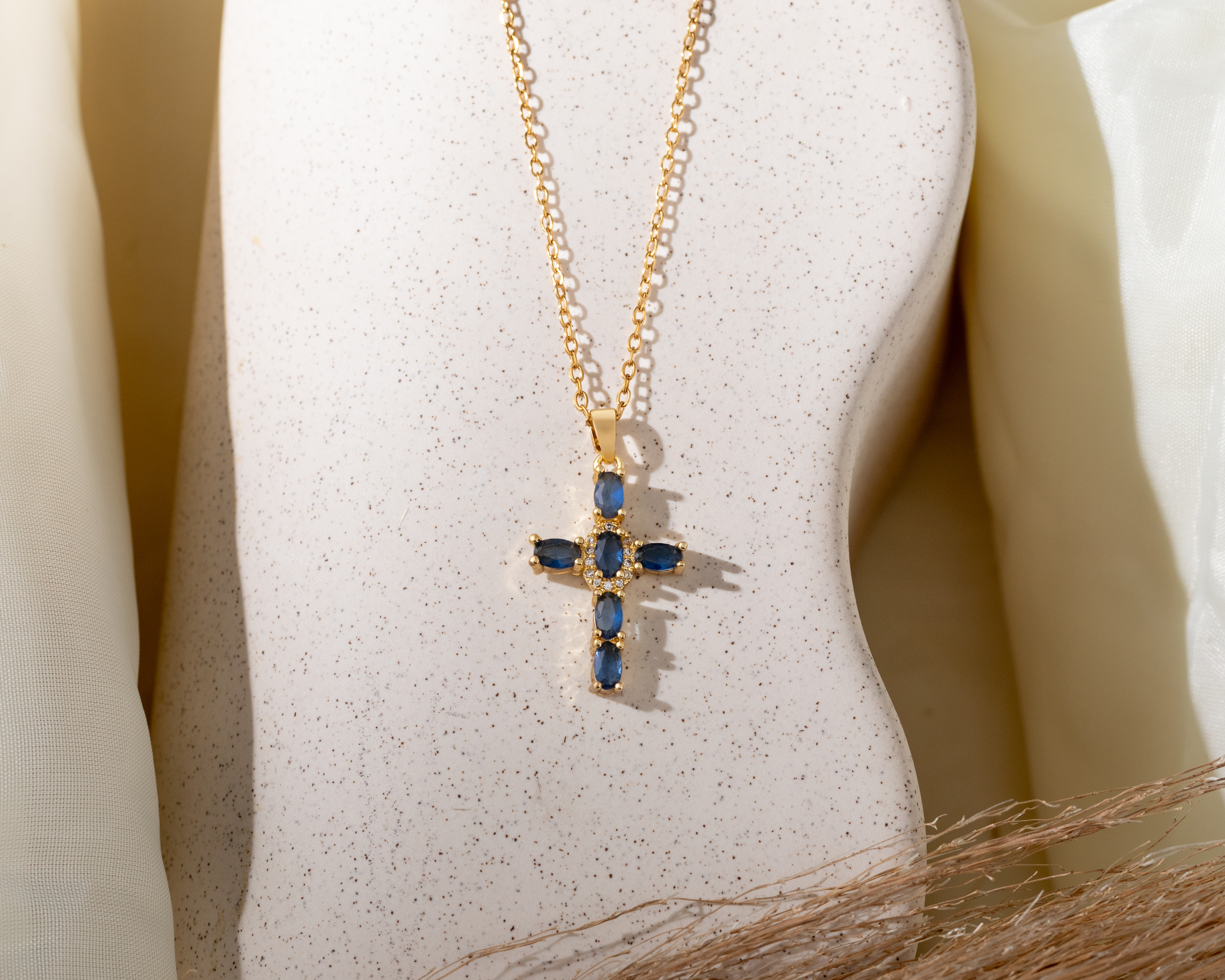 Foto 6 pulgar | Foto 5 | Collar Chapa de Oro 14k Mashala