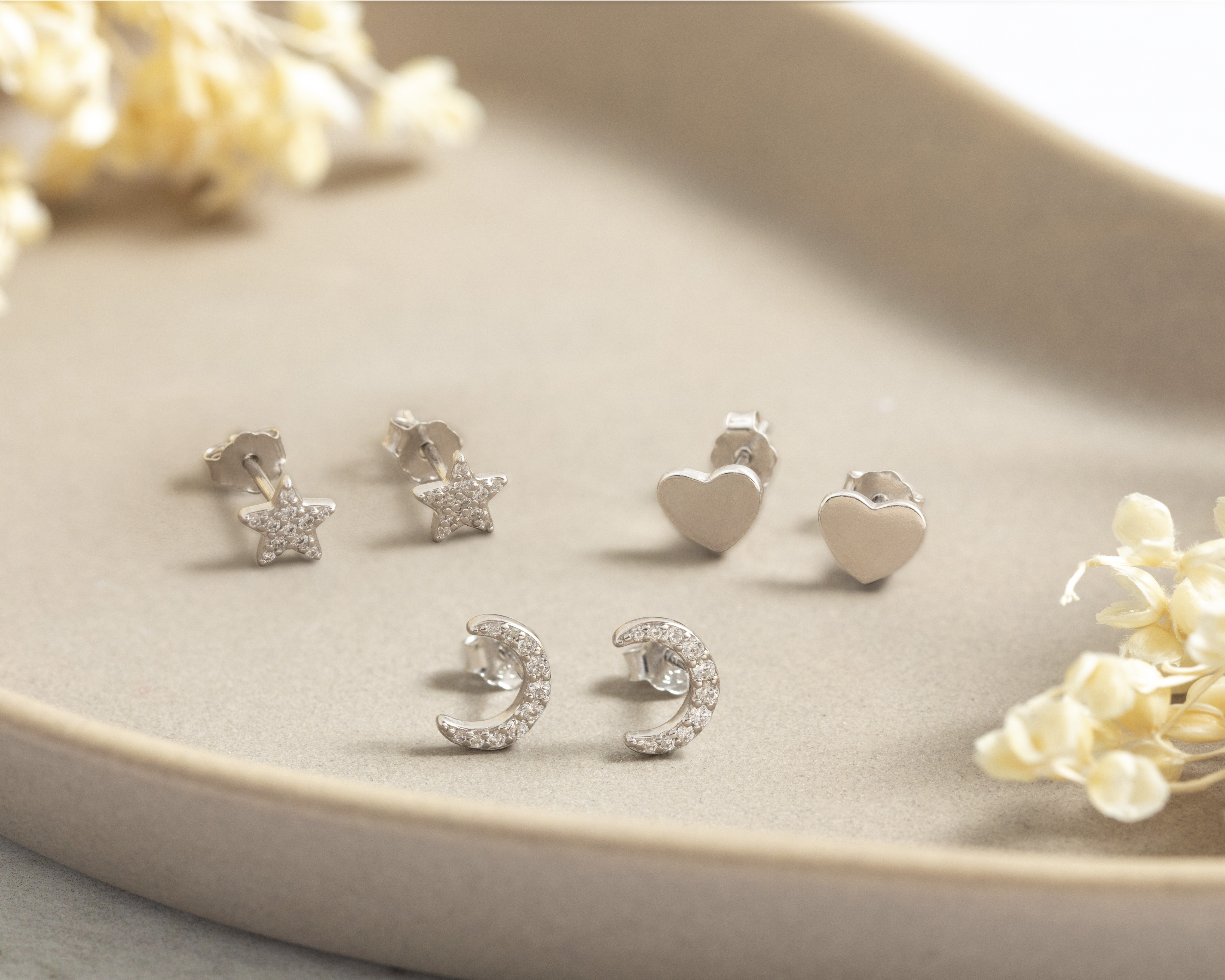 Foto 5 pulgar | Foto 4 | Aretes Luna Corazón y Estrella de Plata