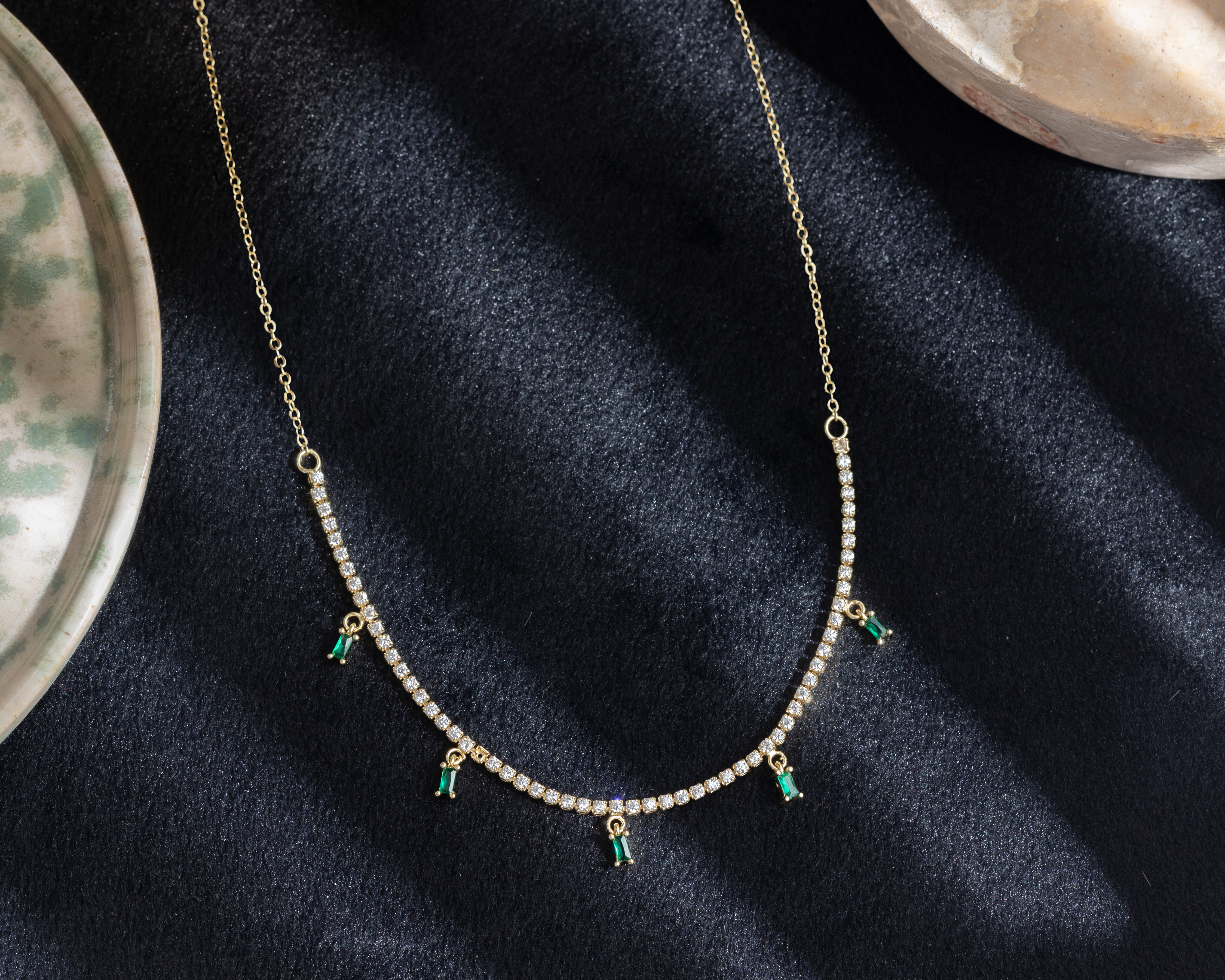 Foto 6 pulgar | Foto 5 | Collar Chapa de Oro 14k By Adina Eden