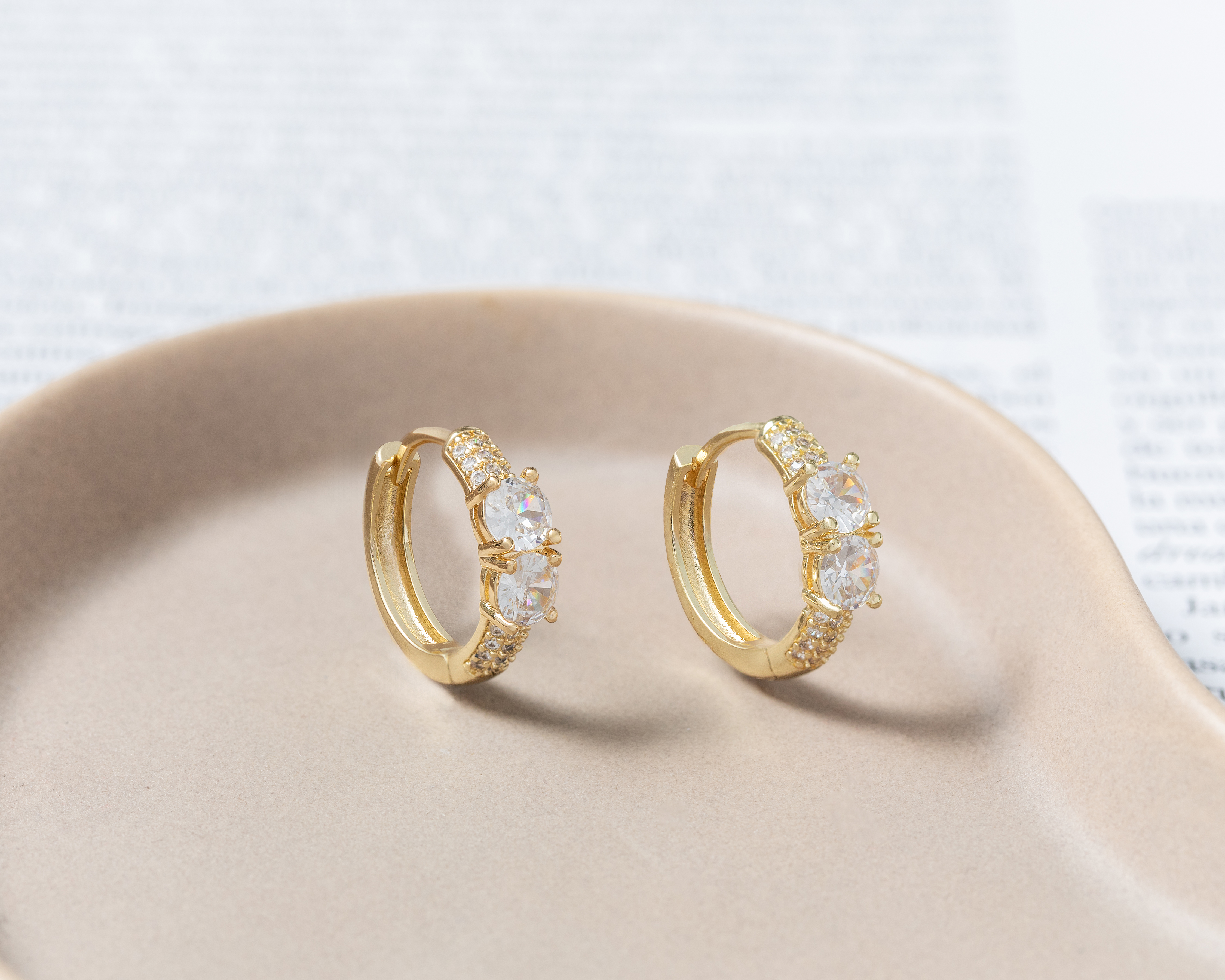 Foto 5 pulgar | Foto 4 | Aretes de Chapa de Oro 18k Girondela