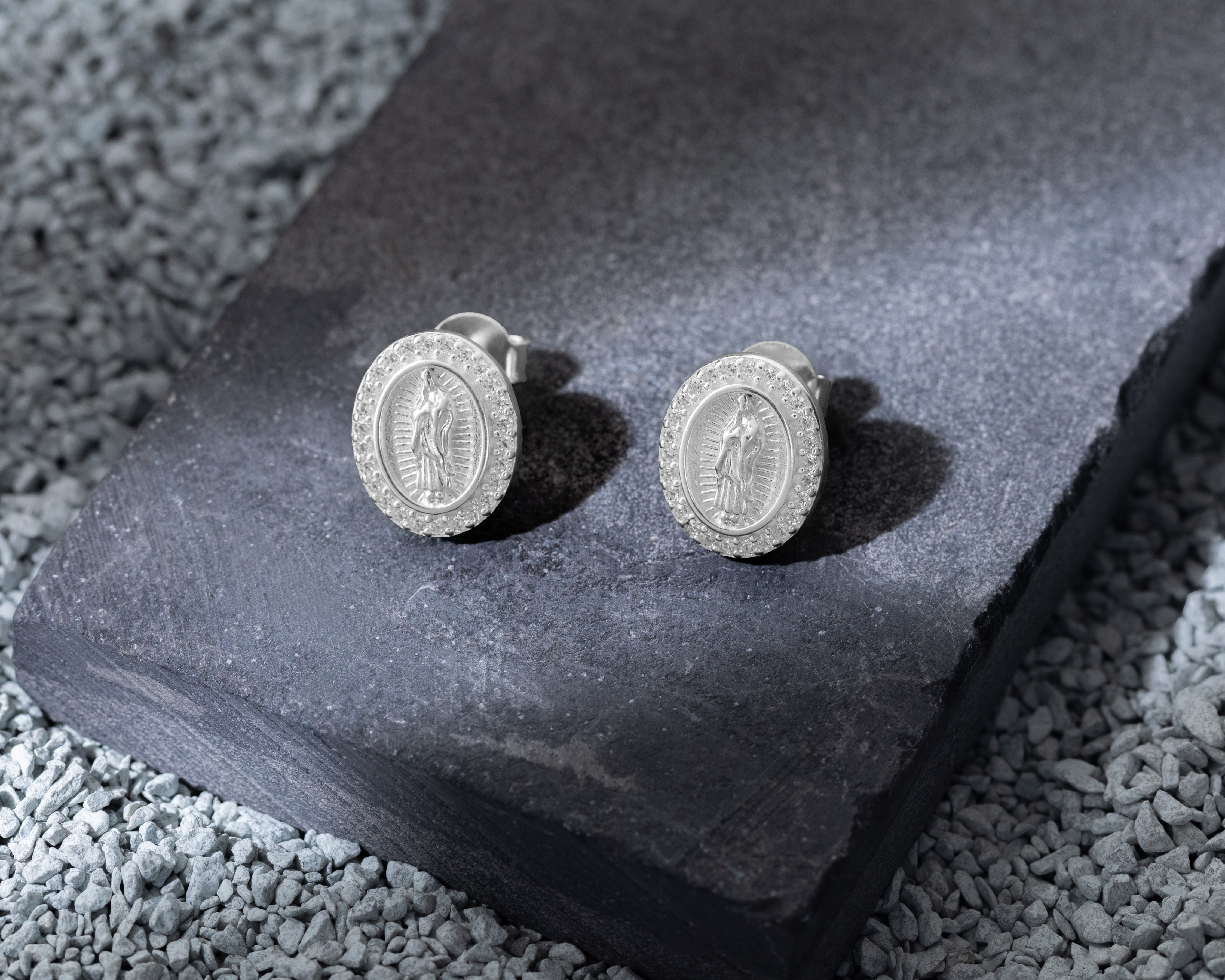Foto 4 pulgar | Foto 3 | Aretes Virgen de Guadalupe de Plata Best Silver