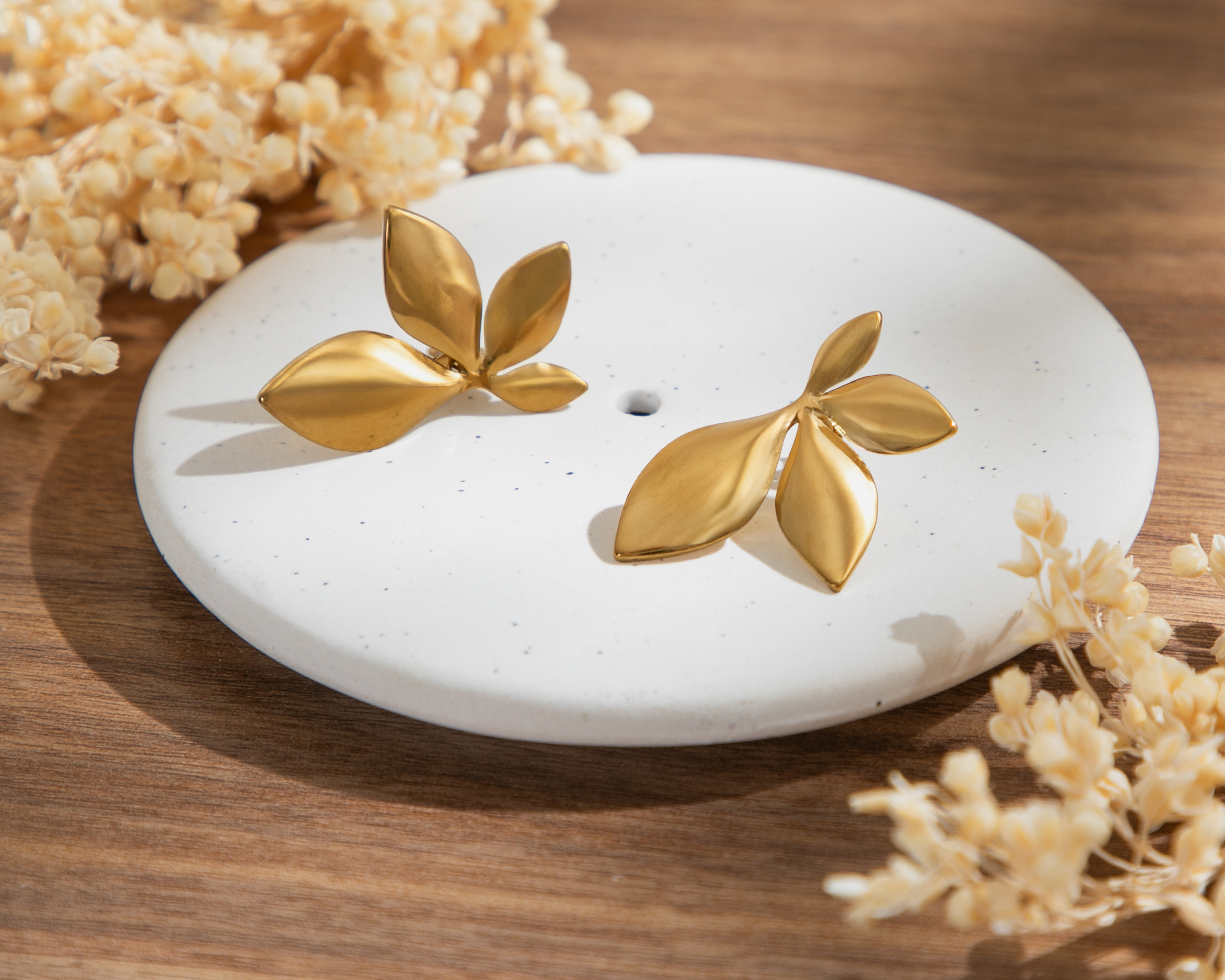 Foto 3 | Foto 3 | Aretes de Media Flor Chapa de Oro 18k Ason