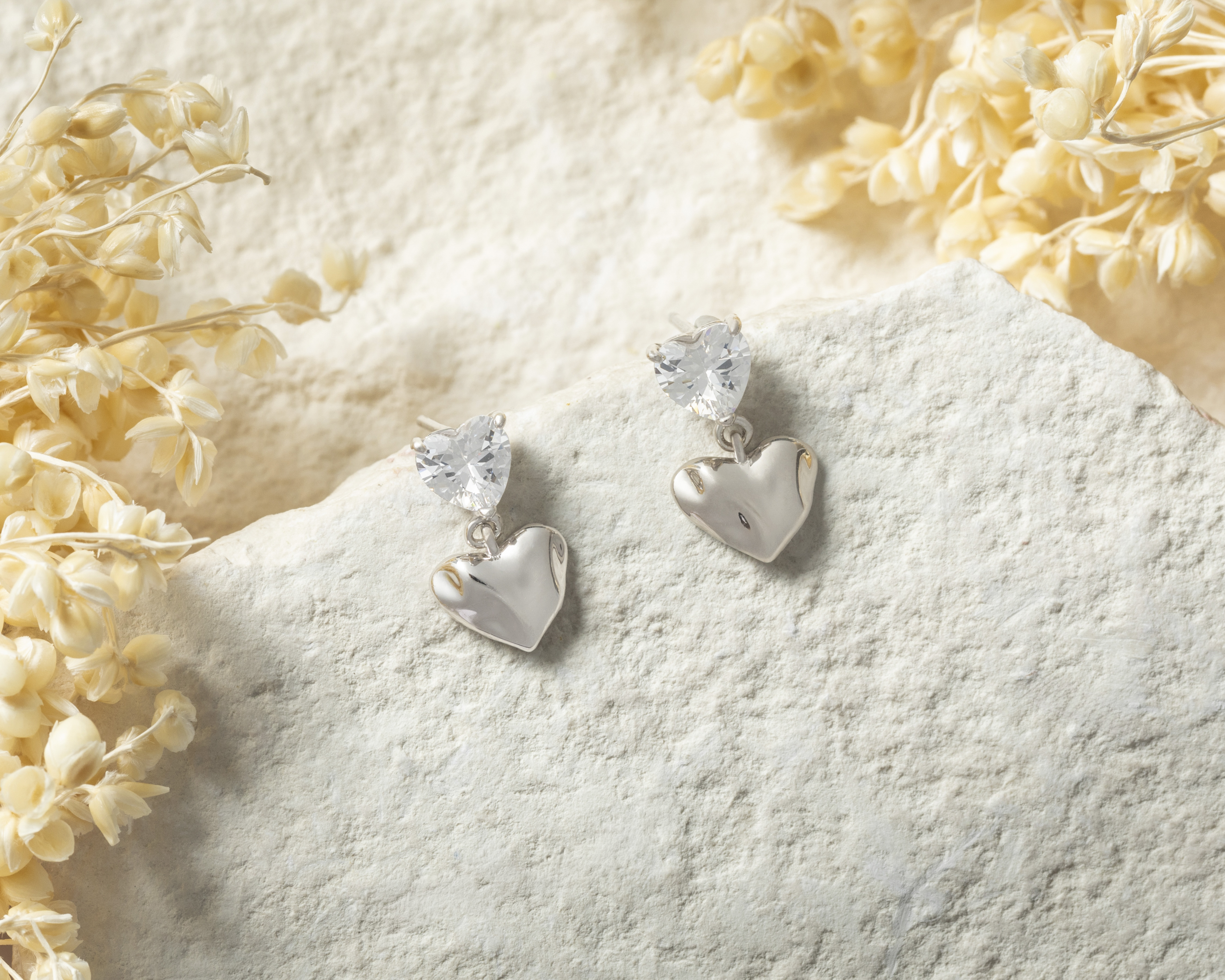 Foto 3 | Foto 3 | Aretes de Corazón de Plata Sahara