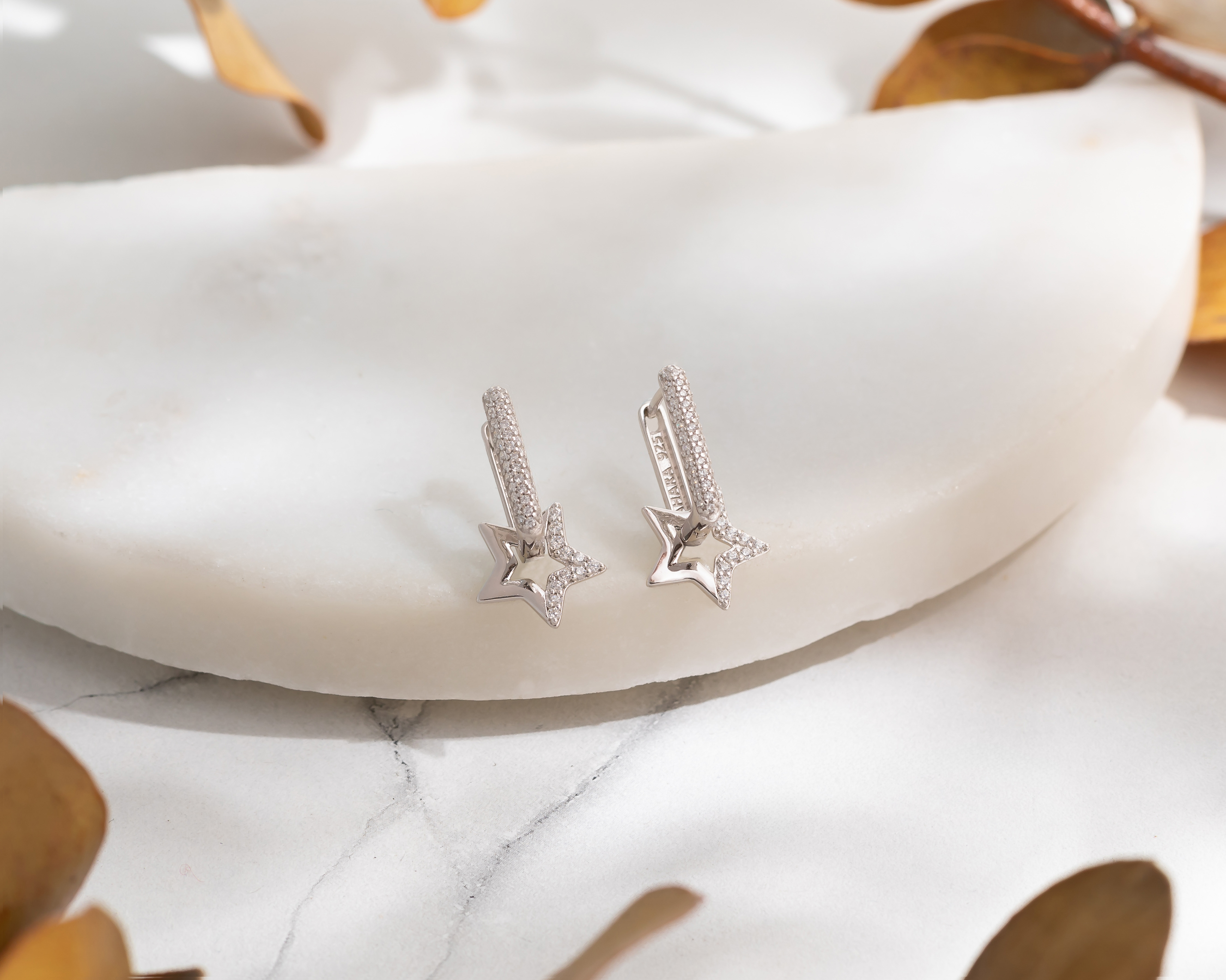 Foto 4 pulgar | Foto 3 | Aretes Estrella de Plata Sahara