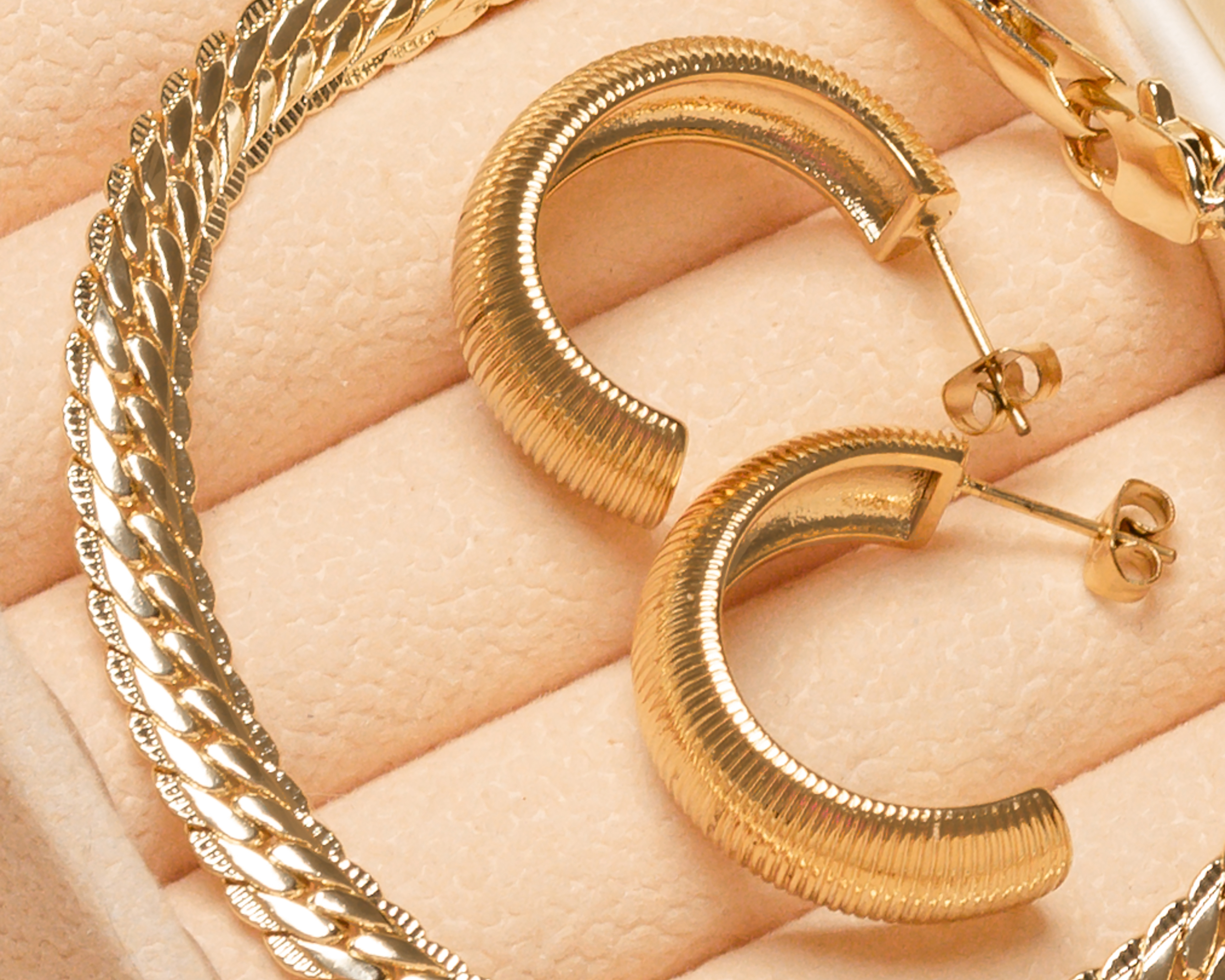 Foto 6 pulgar | Foto 5 | Aretes de Acero Inoxidable Jennifer Lopez