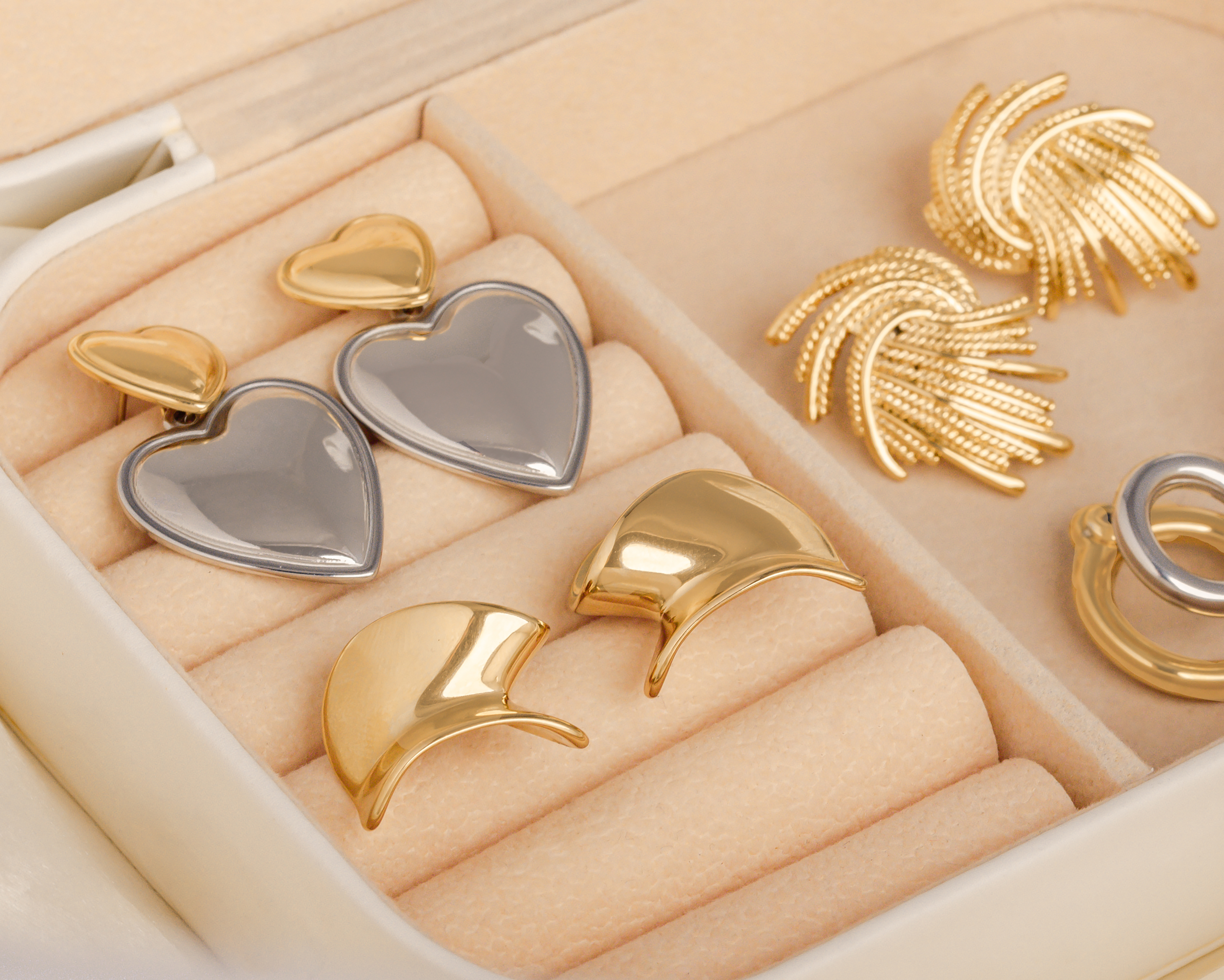 Foto 6 pulgar | Foto 5 | Aretes de Acero Inoxidable Jennifer Lopez