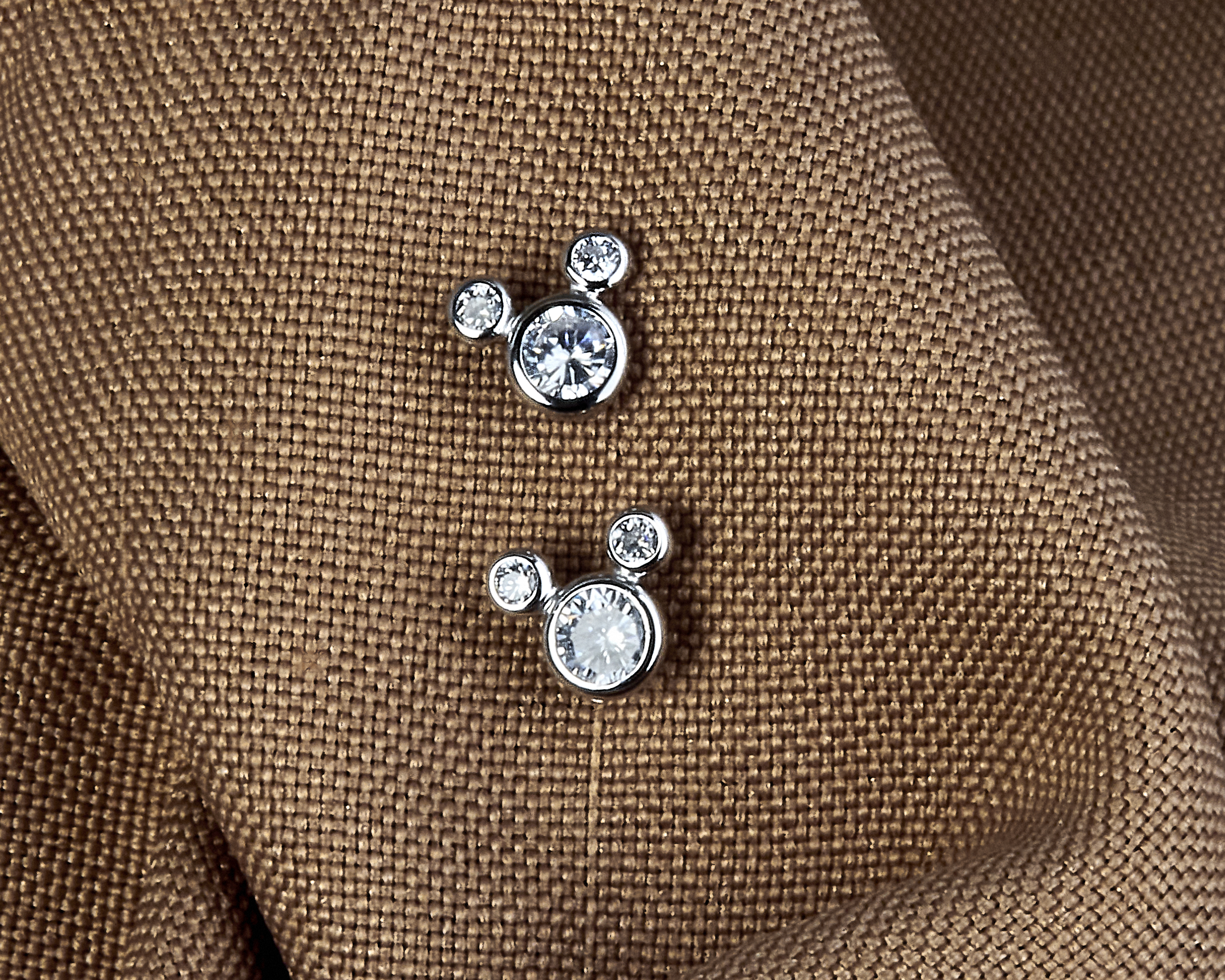 Foto 4 pulgar | Foto 3 | Aretes de Plata Disney
