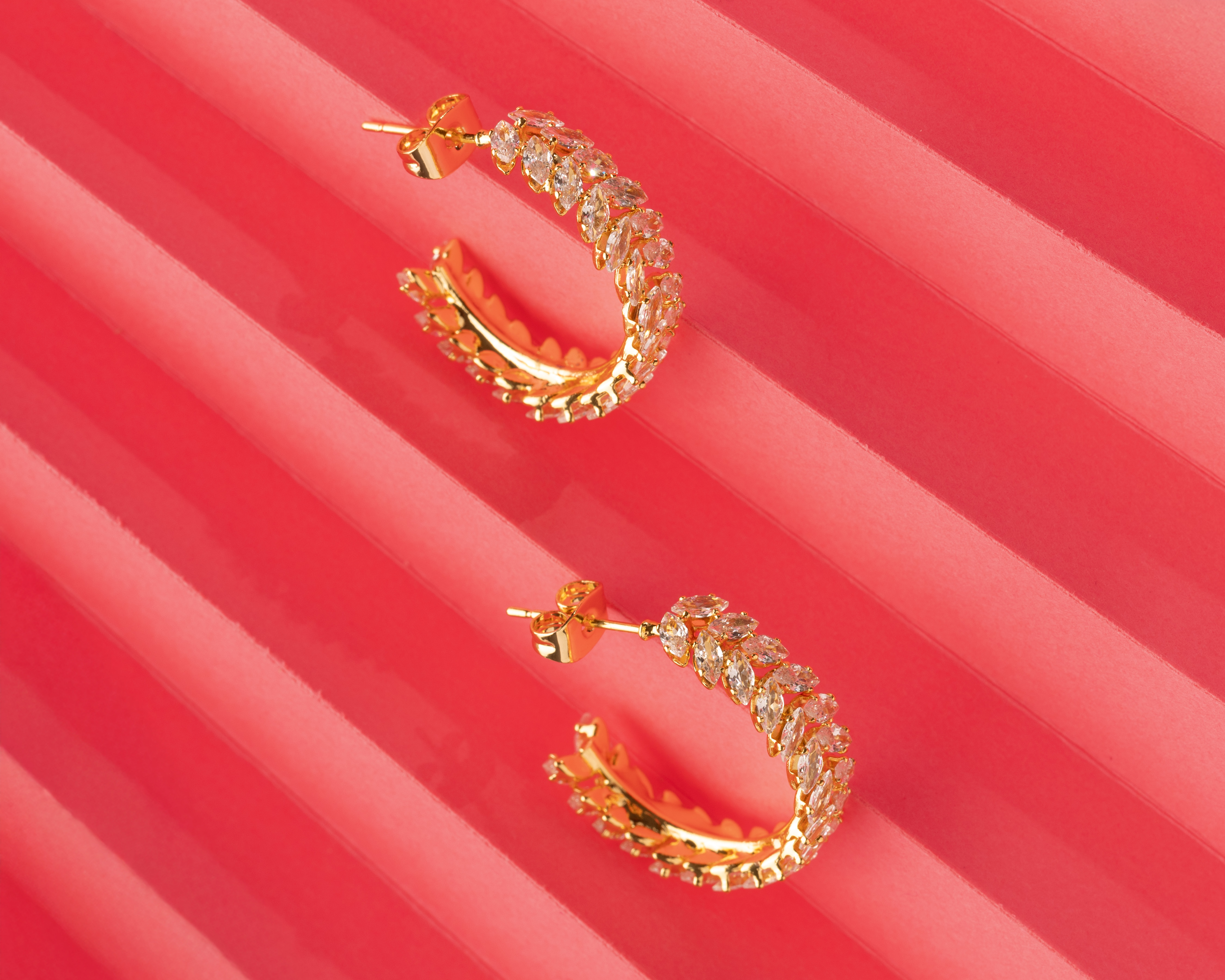 Foto 4 pulgar | Foto 3 | Aretes de Chapa de Oro Unlimited by OB